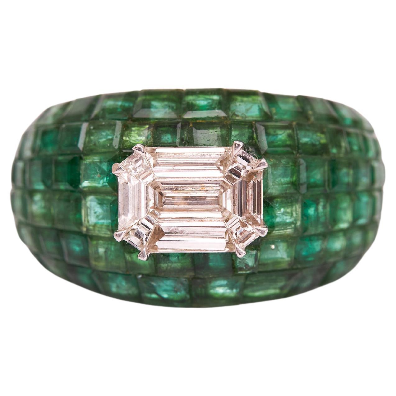 Emerald Invisible Setting Ring in 14kt Gold Corte redondo en venta