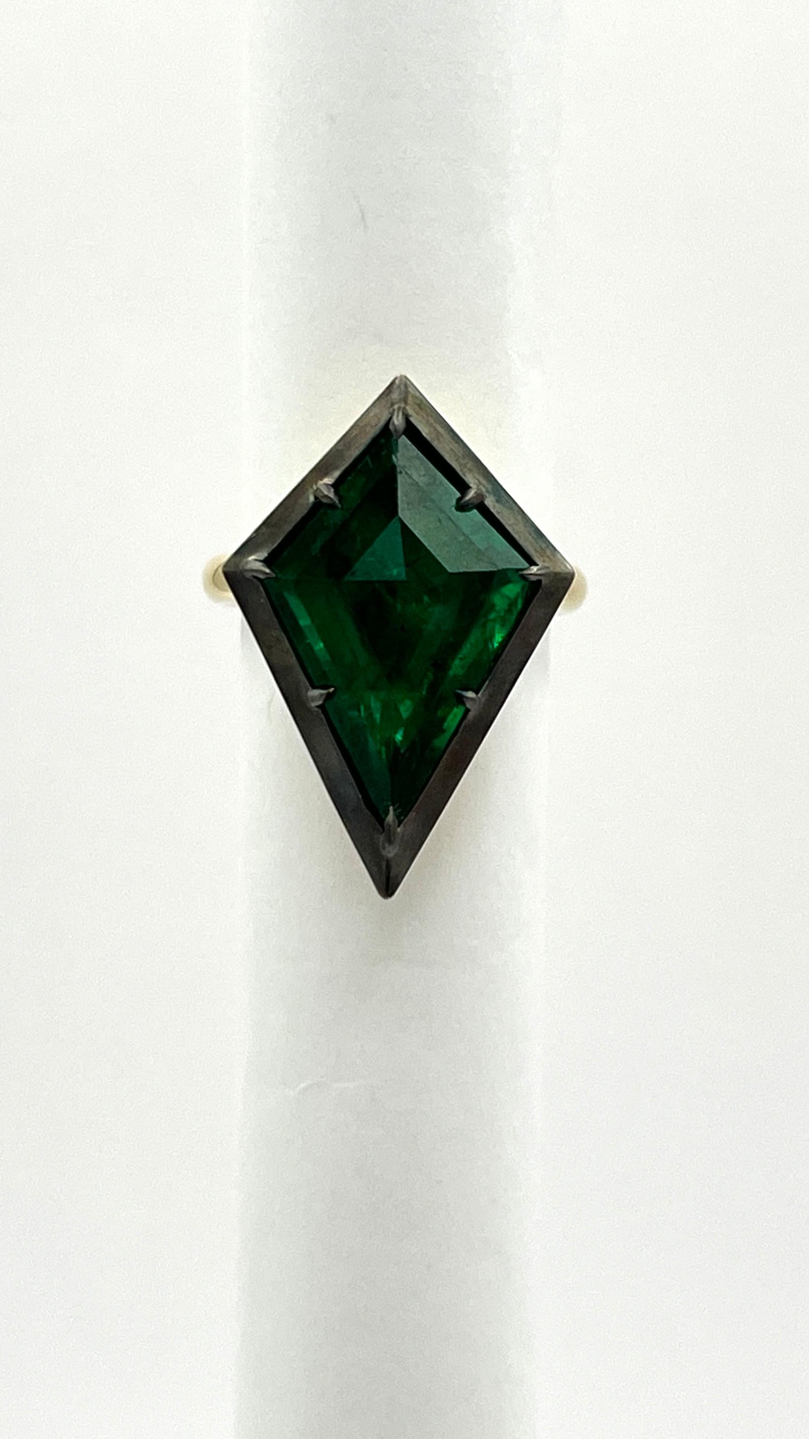Women's or Men's Emerald Kite Shape Solitaire Cocktail Ring in 18K Yellow Gold & Black Rhodium For Sale
