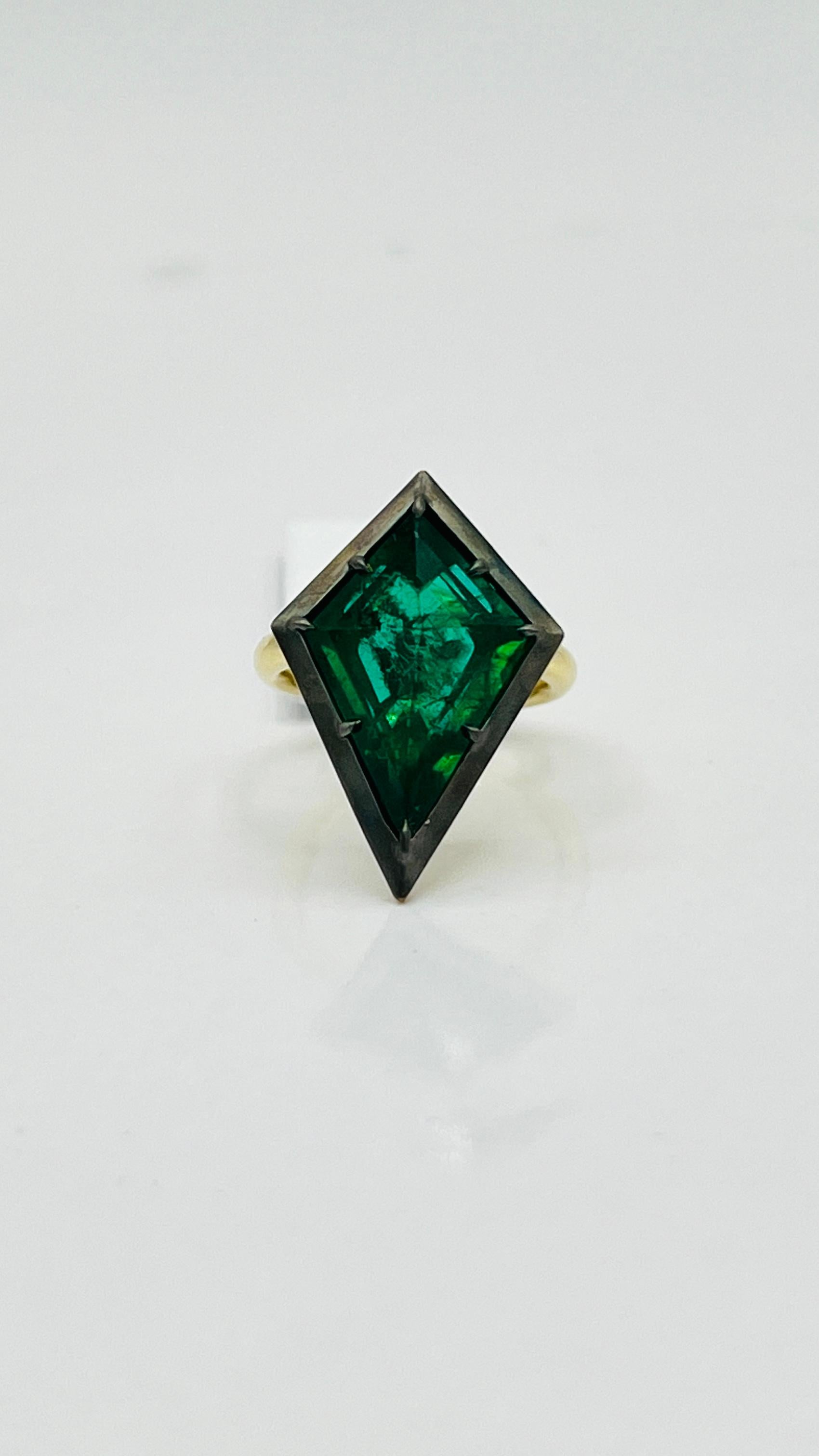 Emerald Kite Shape Solitaire Cocktail Ring in 18K Yellow Gold & Black Rhodium For Sale 1