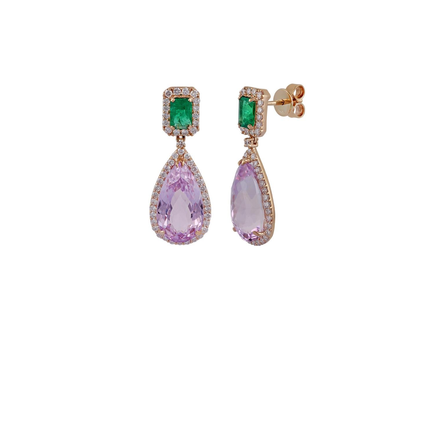 Emerald-cut Emerald 1.16 carats
Pear-shaped Kunzite 15.62 carats
Round Diamonds 1.06 carats
18kt Yellow Gold 4.31 grams