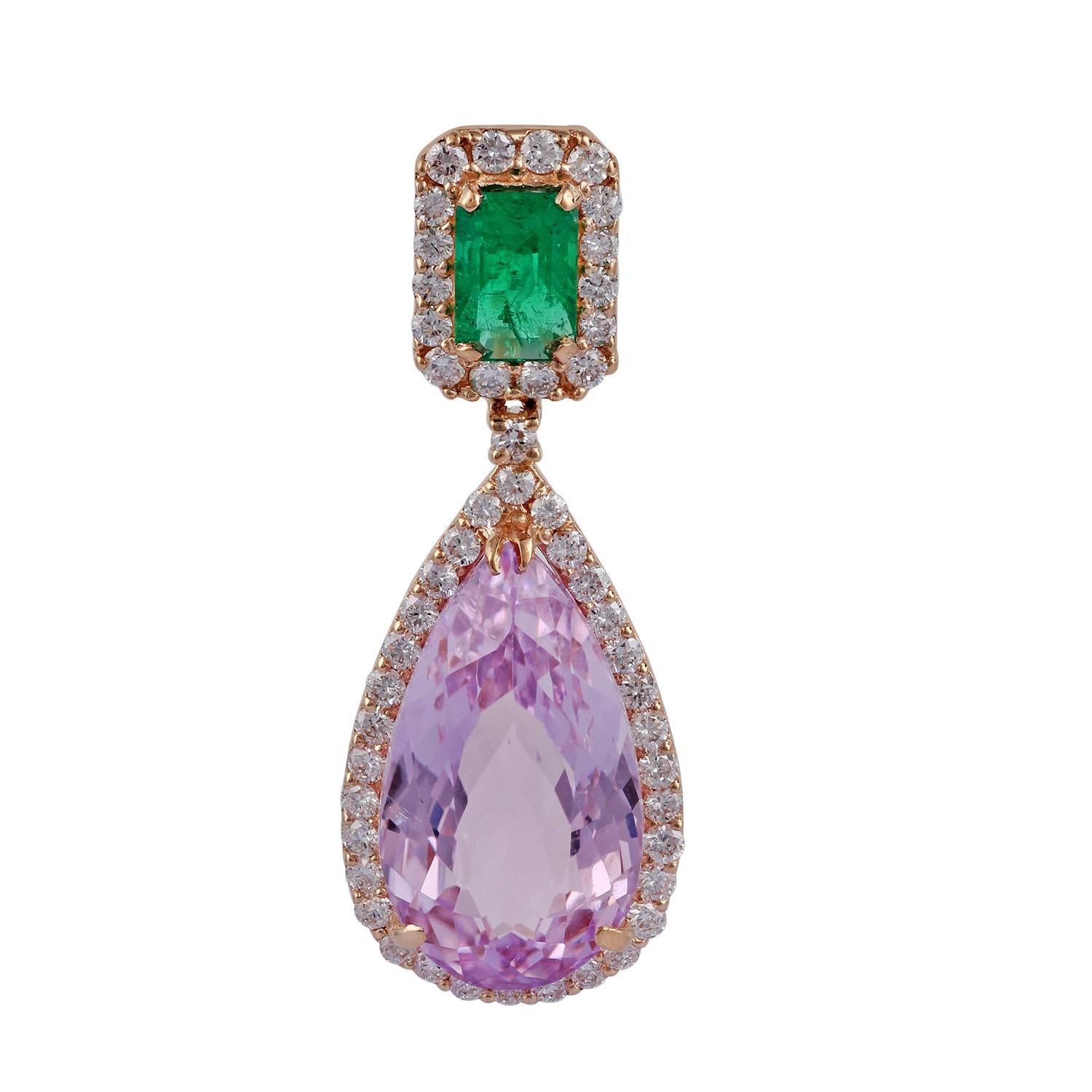 Emerald, Kunzite and Diamond Earrings, Set in 18 Karat Yellow Gold In New Condition In Jaipur, Rajasthan