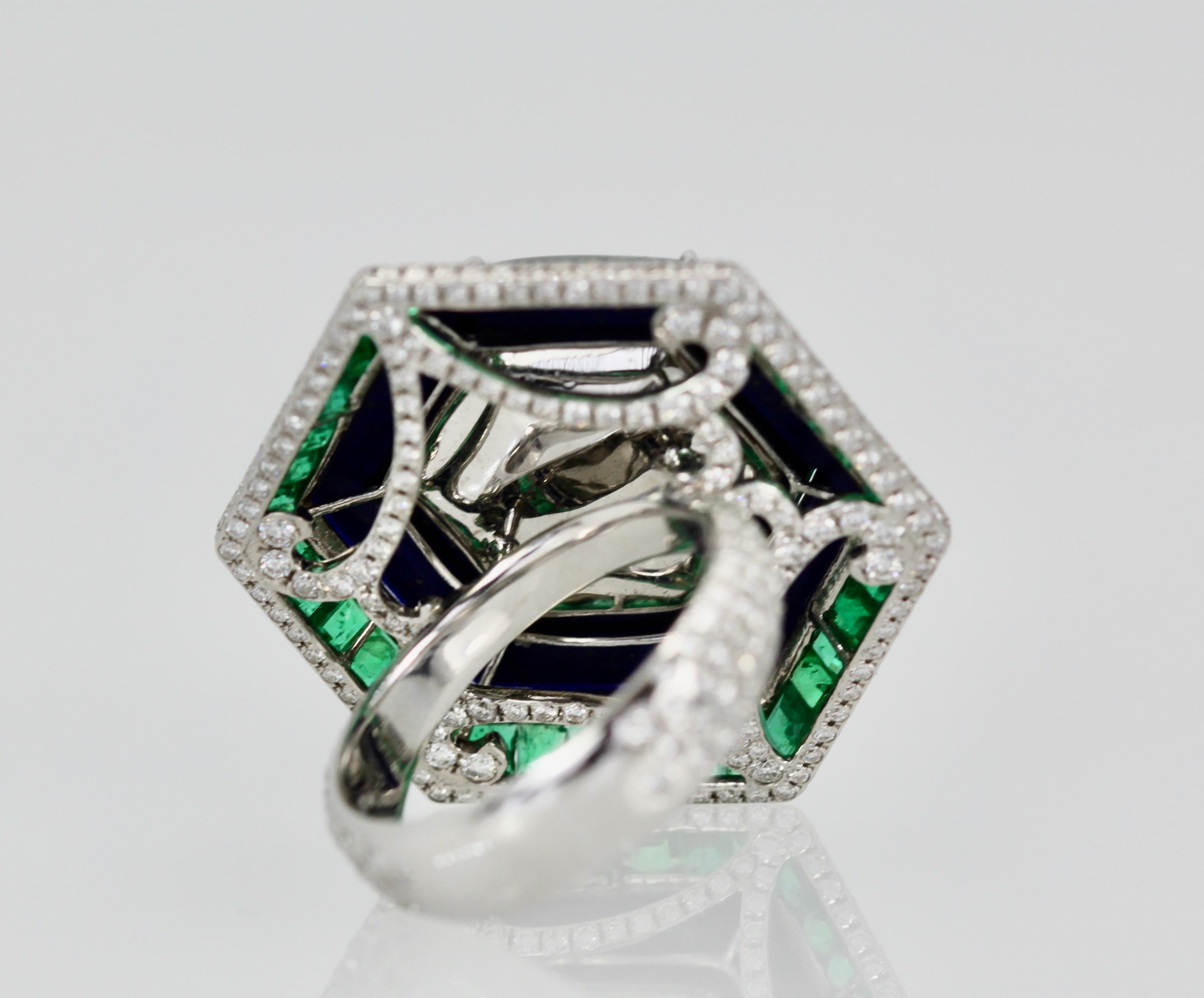 Anello Sugarloaf Bullet Emerald di 29 carati e Lapis Diamond 18K in vendita 6