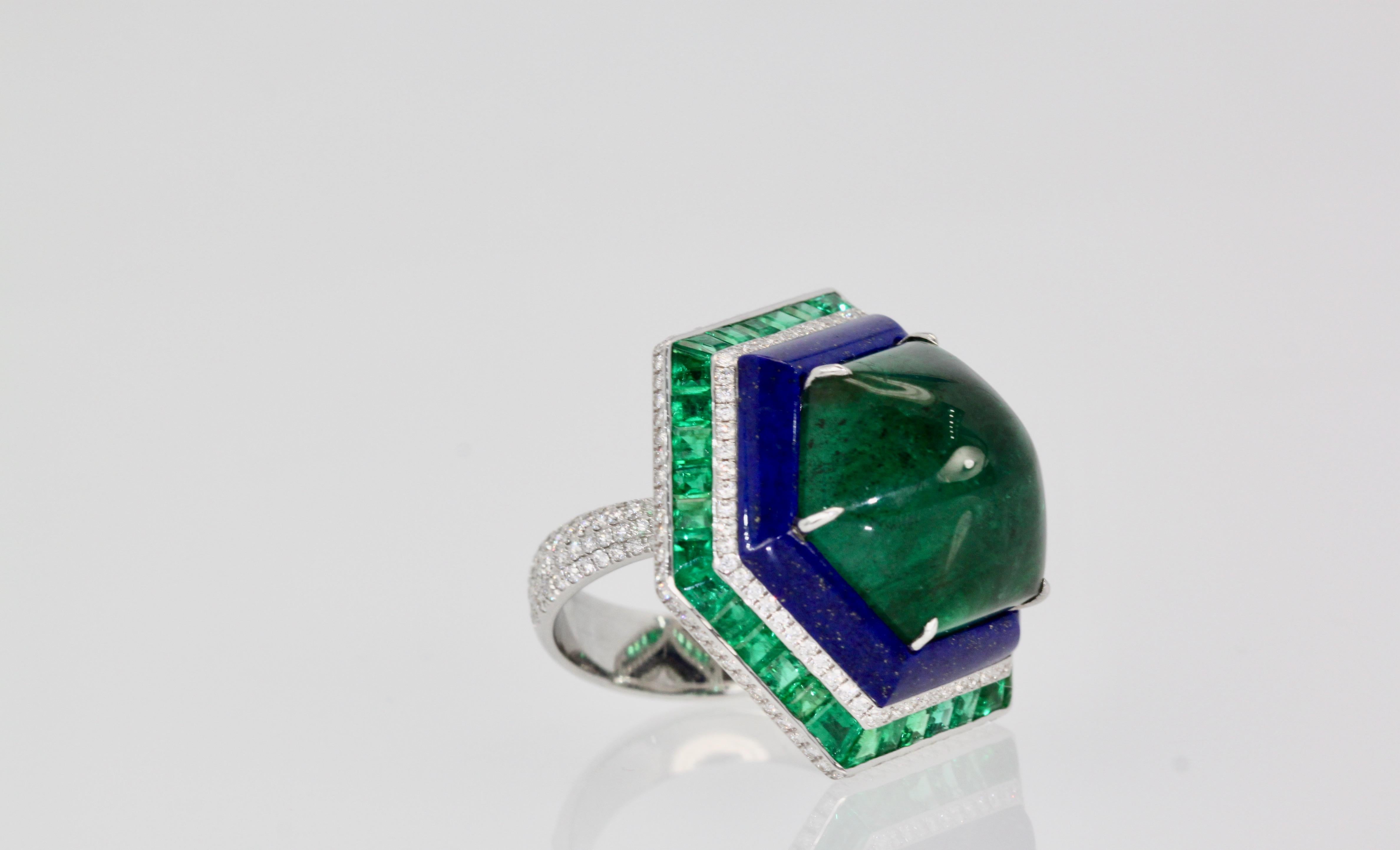 Women's or Men's Sugarloaf Bullet Emerald of 29 Carats and Lapis Diamond Ring 18K For Sale