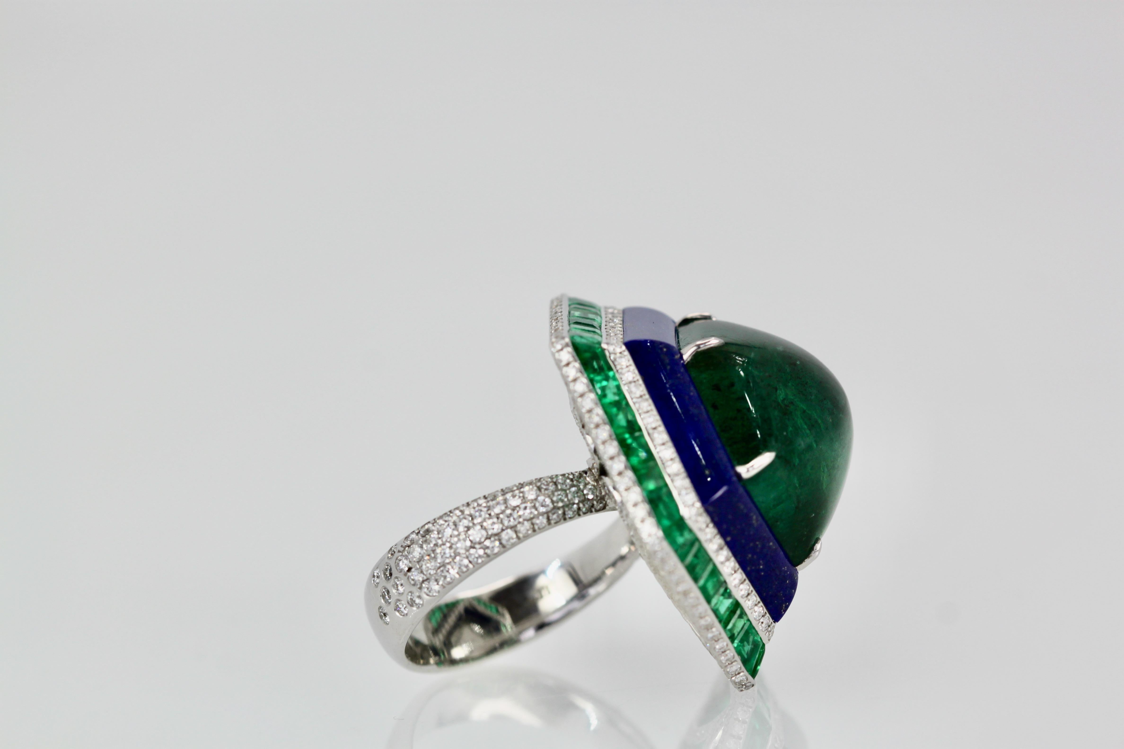 Sugarloaf Bullet Emerald of 29 Carats and Lapis Diamond Ring 18K For Sale 3