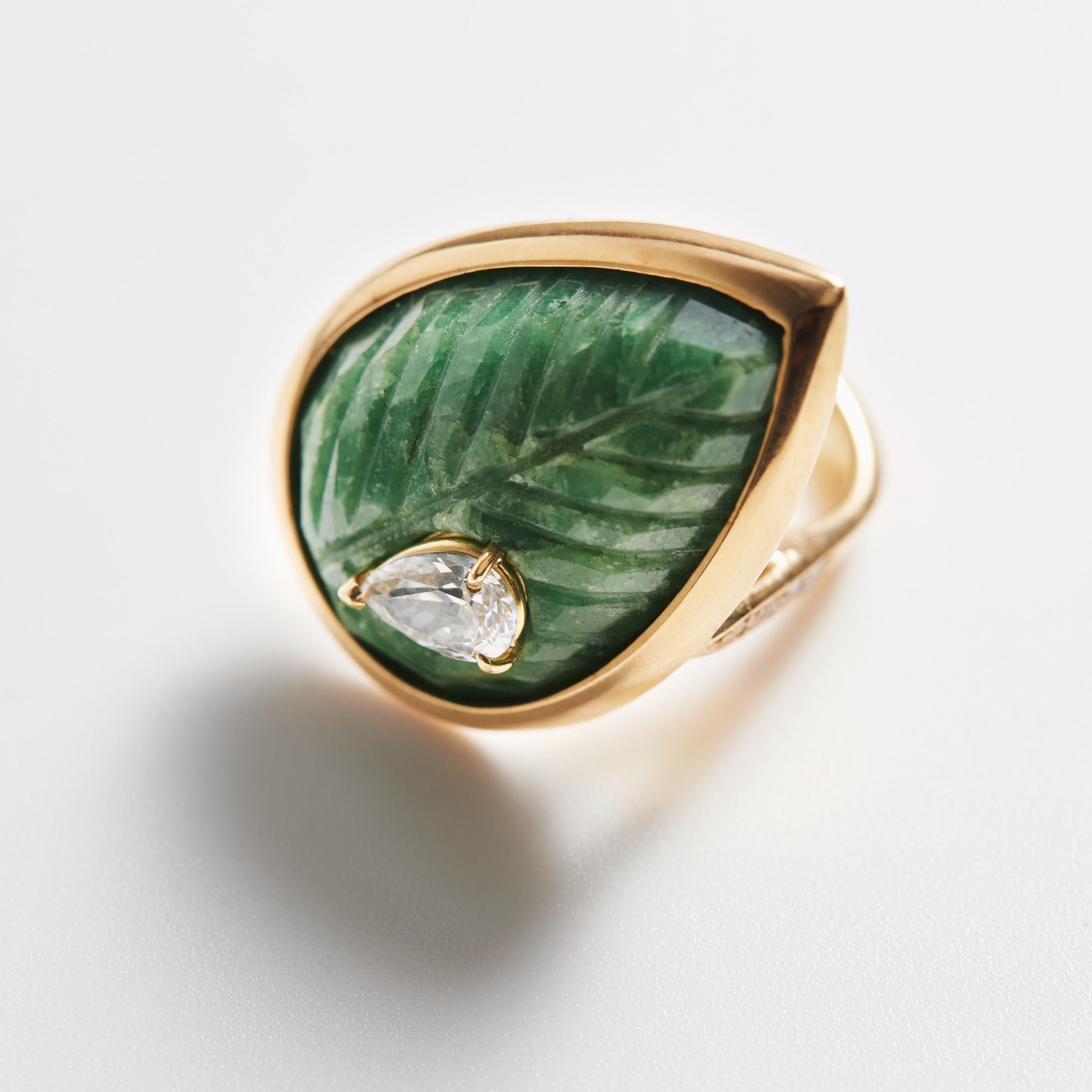 Emerald Leaf 18 Karat Gold Kunzite Diamonds Ring For Sale 4