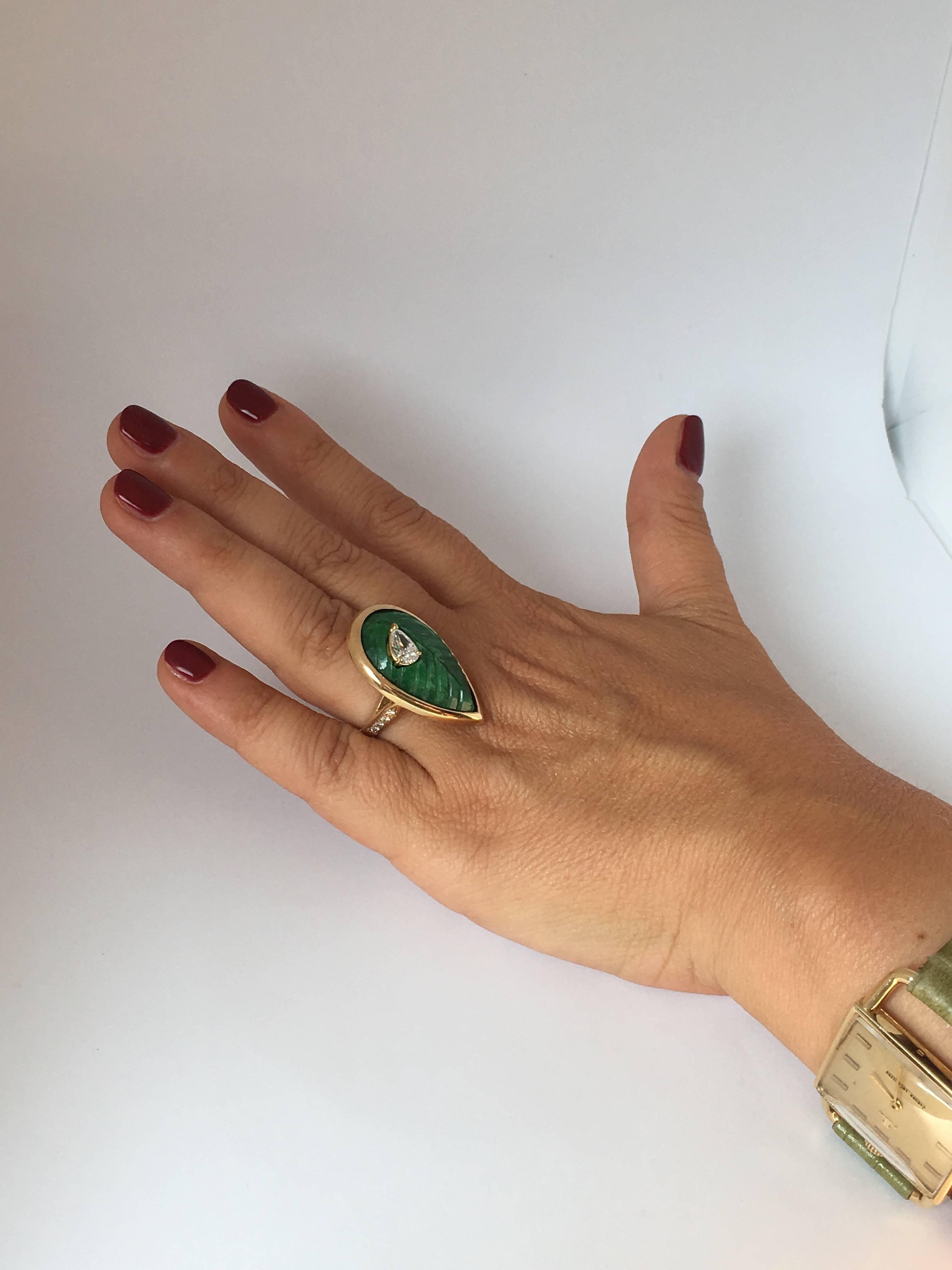 Women's or Men's Emerald Leaf 18 Karat Gold Kunzite Diamonds Ring For Sale