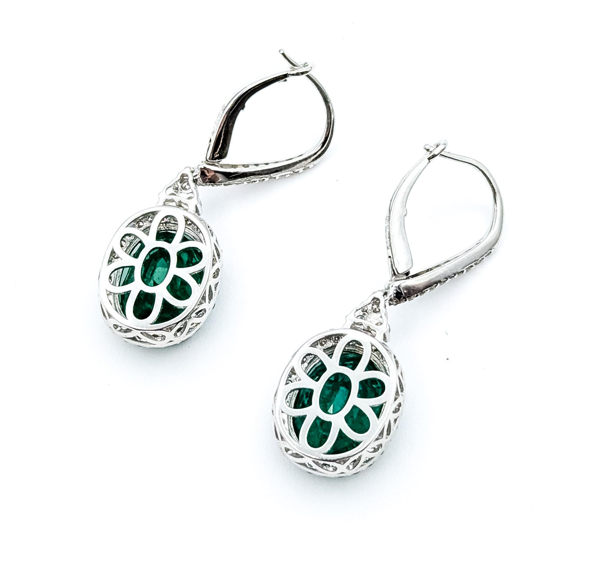 Orecchini a goccia con smeraldo in platino In condizioni ottime in vendita a Bloomington, MN