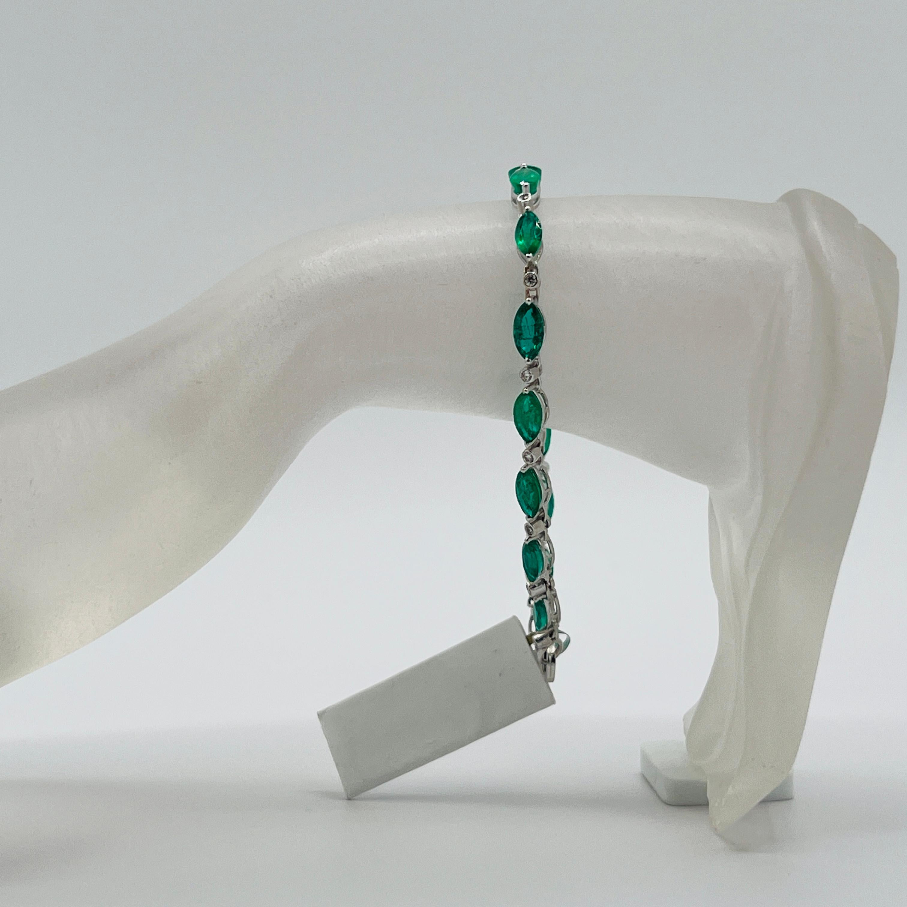 Marquesa de Esmeralda y Pulsera de Diamantes Blancos en Oro Blanco de 18 K Corte marquesa en venta