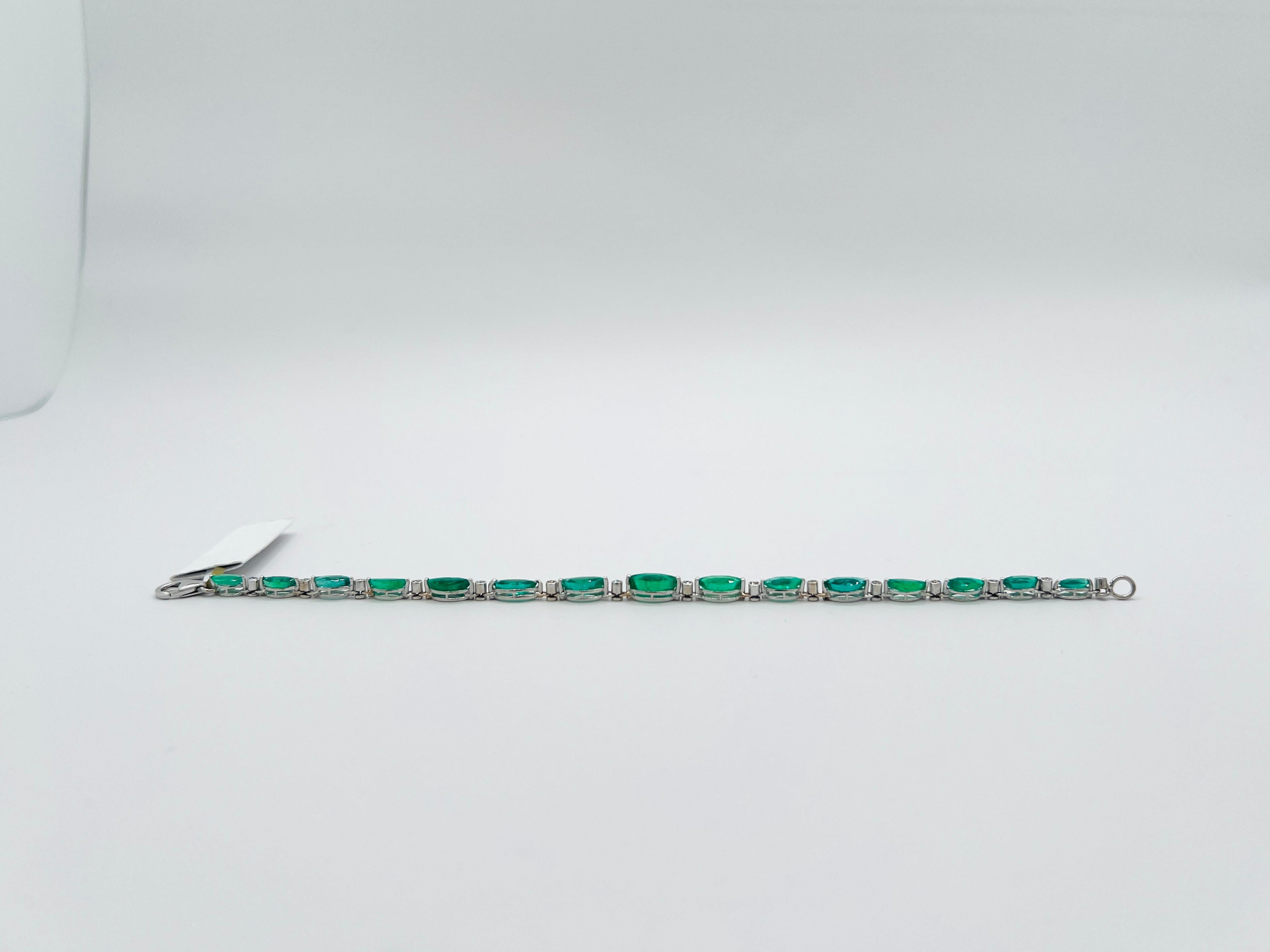Marquesa de Esmeralda y Pulsera de Diamantes Blancos en Oro Blanco de 18 K en venta 1