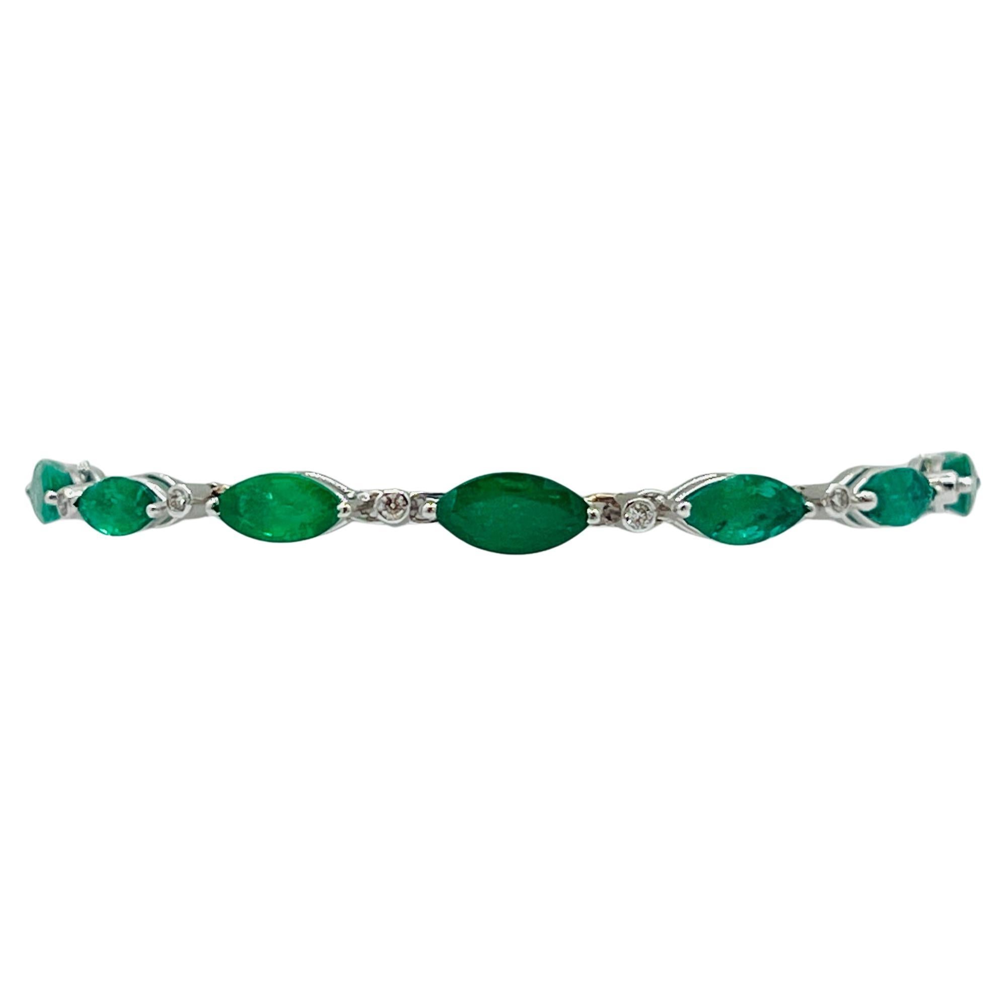 Marquesa de Esmeralda y Pulsera de Diamantes Blancos en Oro Blanco de 18 K en venta