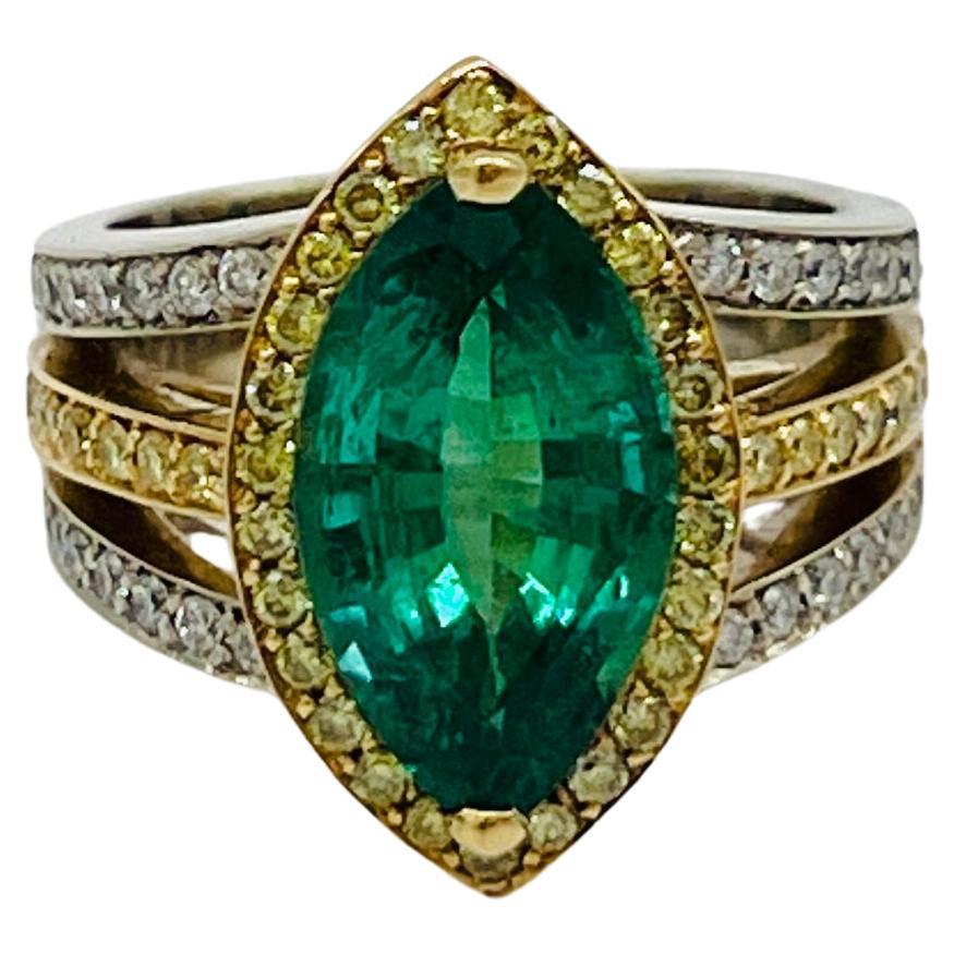Bague de cocktail en or bicolore 18 carats, marquise d'émeraude et diamant rond blanc
