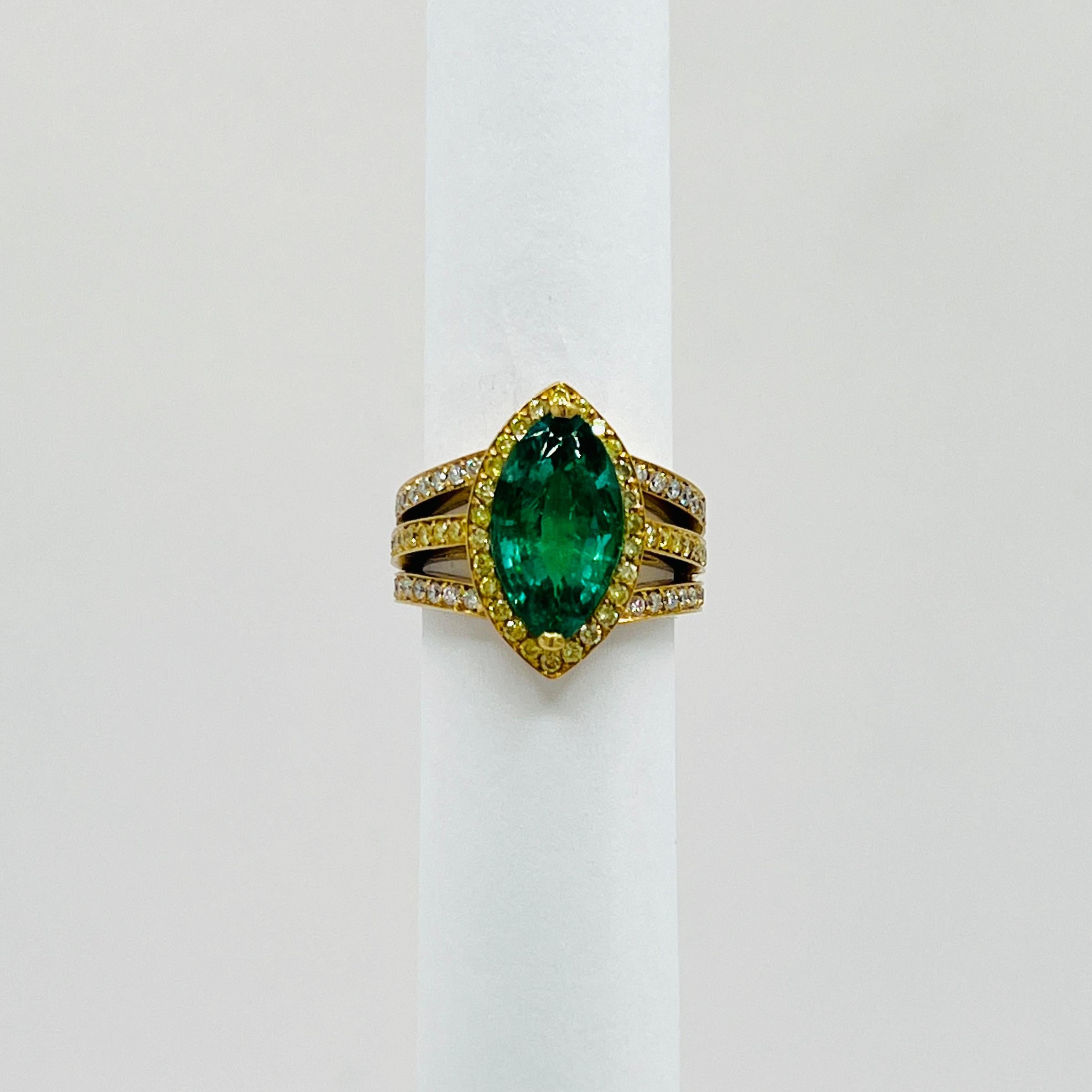 Emerald Marquise, White and Yellow Diamond Cocktail Ring in 18K Gold im Zustand „Neu“ im Angebot in Los Angeles, CA