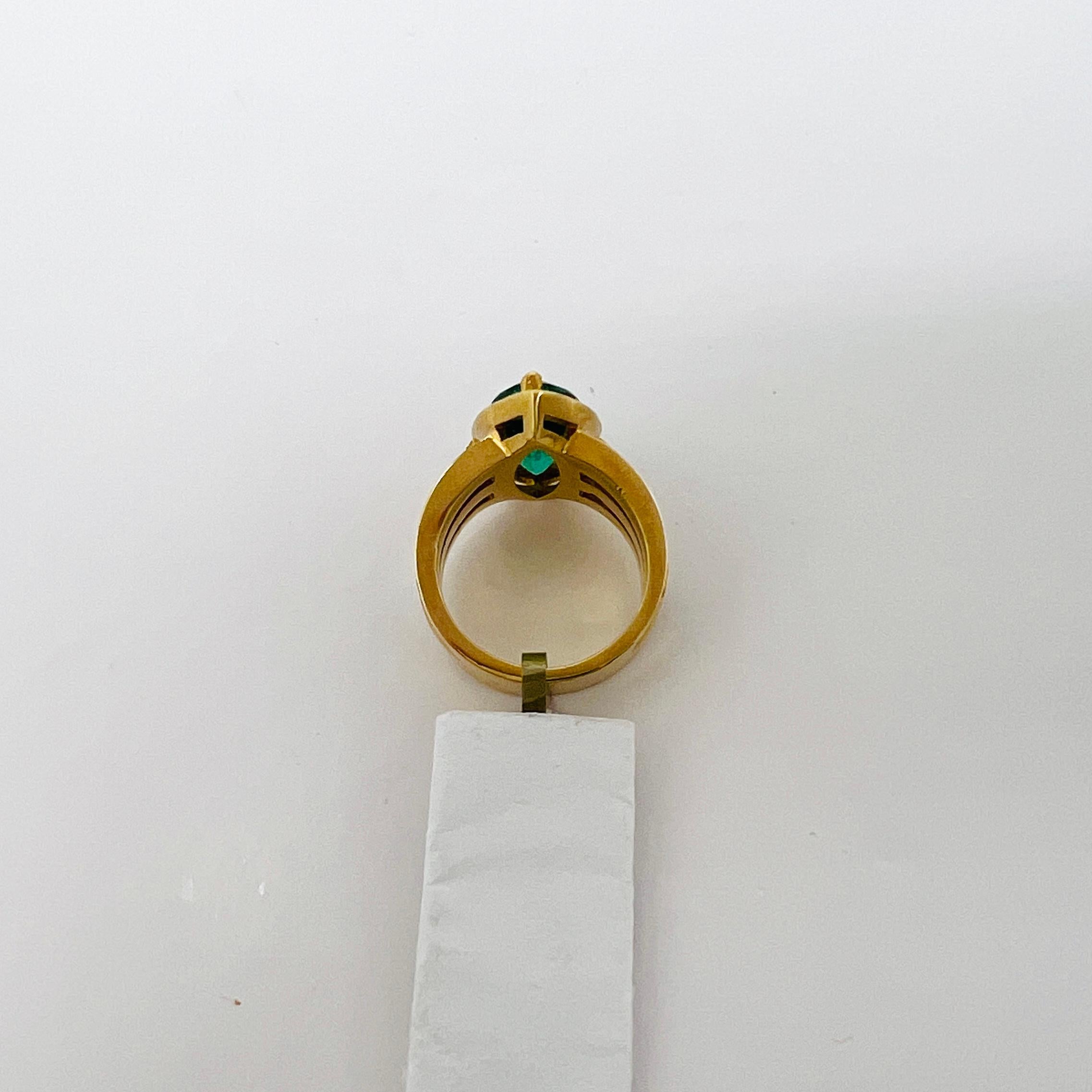 Emerald Marquise, White and Yellow Diamond Cocktail Ring in 18K Gold im Angebot 2