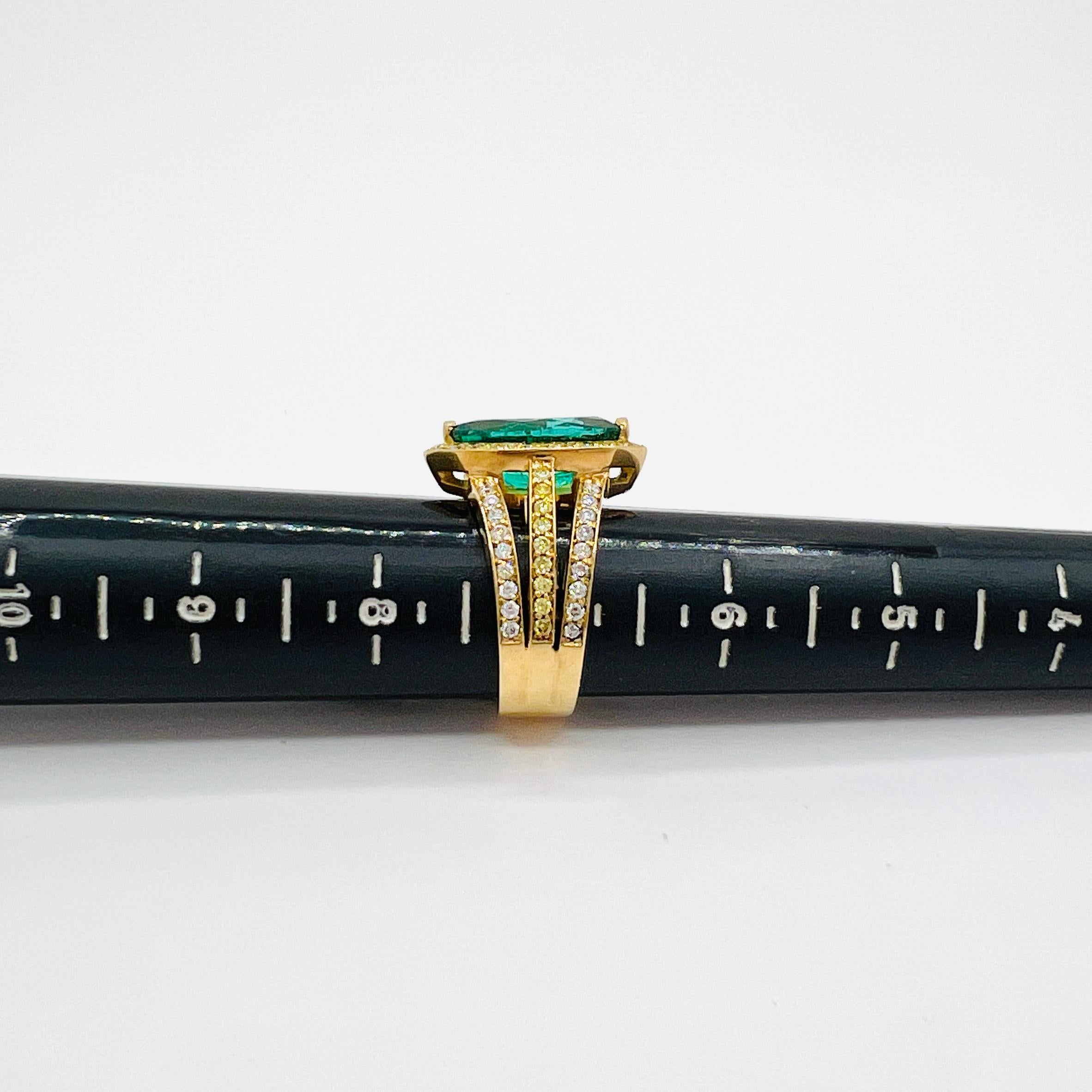 Emerald Marquise, White and Yellow Diamond Cocktail Ring in 18K Gold im Angebot 3