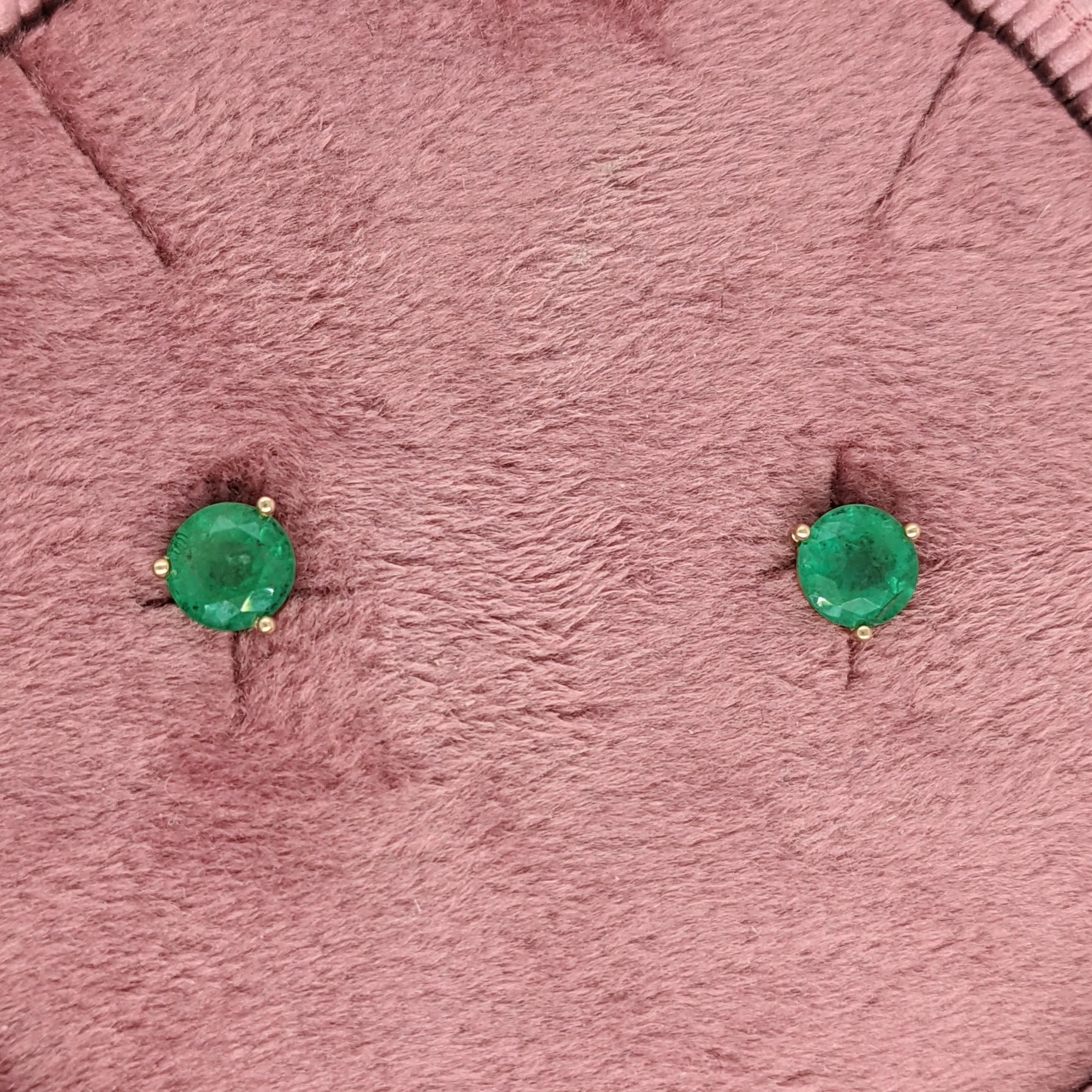 Emerald Martini Solitaire Stud Earrings in Solid 14K Gold Round 5mm In New Condition For Sale In Columbus, OH