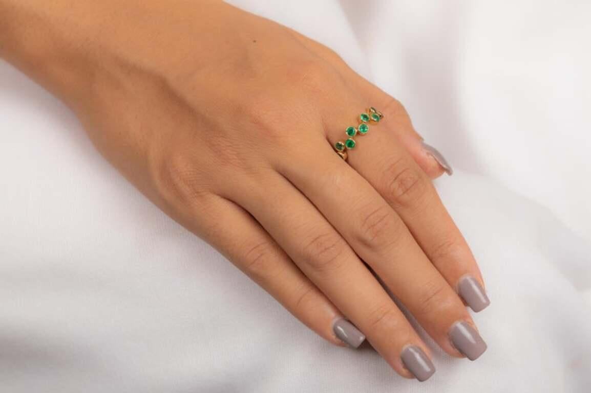 En vente :  Emerald May Birthstone Zig Zag Stacking Band Ring en or jaune massif 18k 12