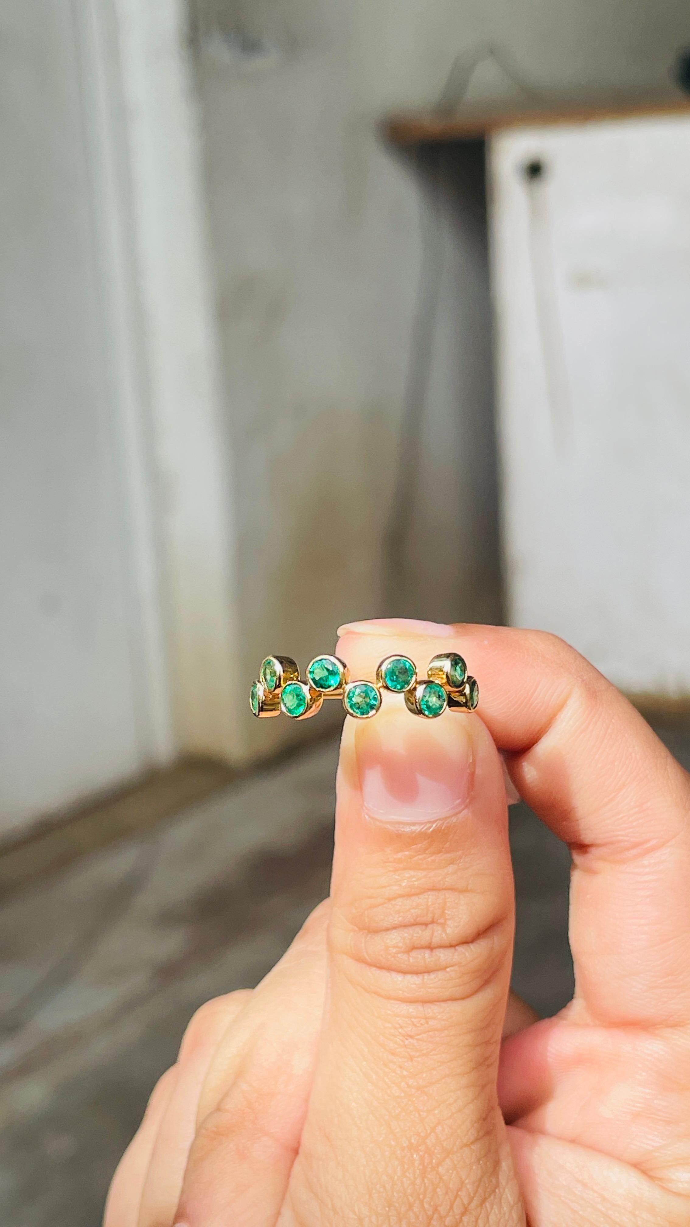 En vente :  Emerald May Birthstone Zig Zag Stacking Band Ring en or jaune massif 18k 15