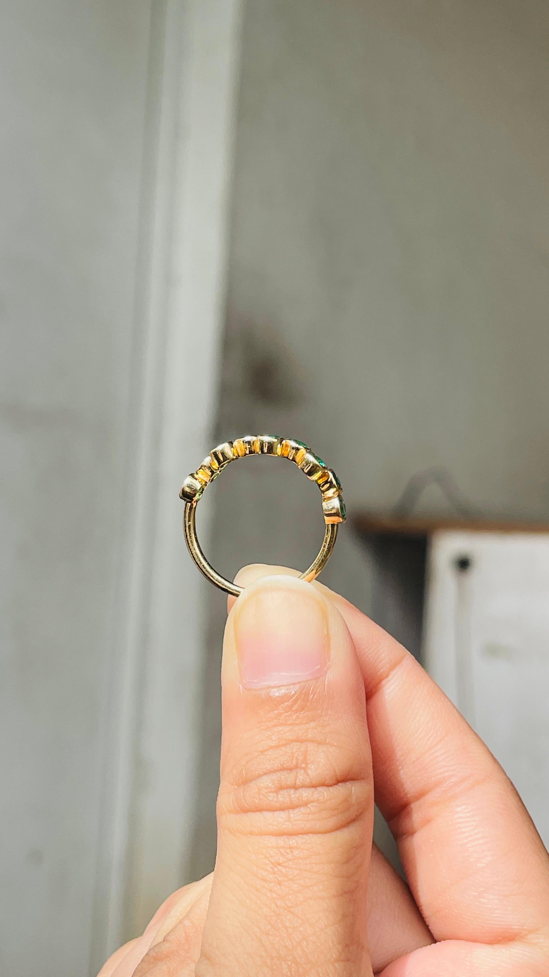 En vente :  Emerald May Birthstone Zig Zag Stacking Band Ring en or jaune massif 18k 16