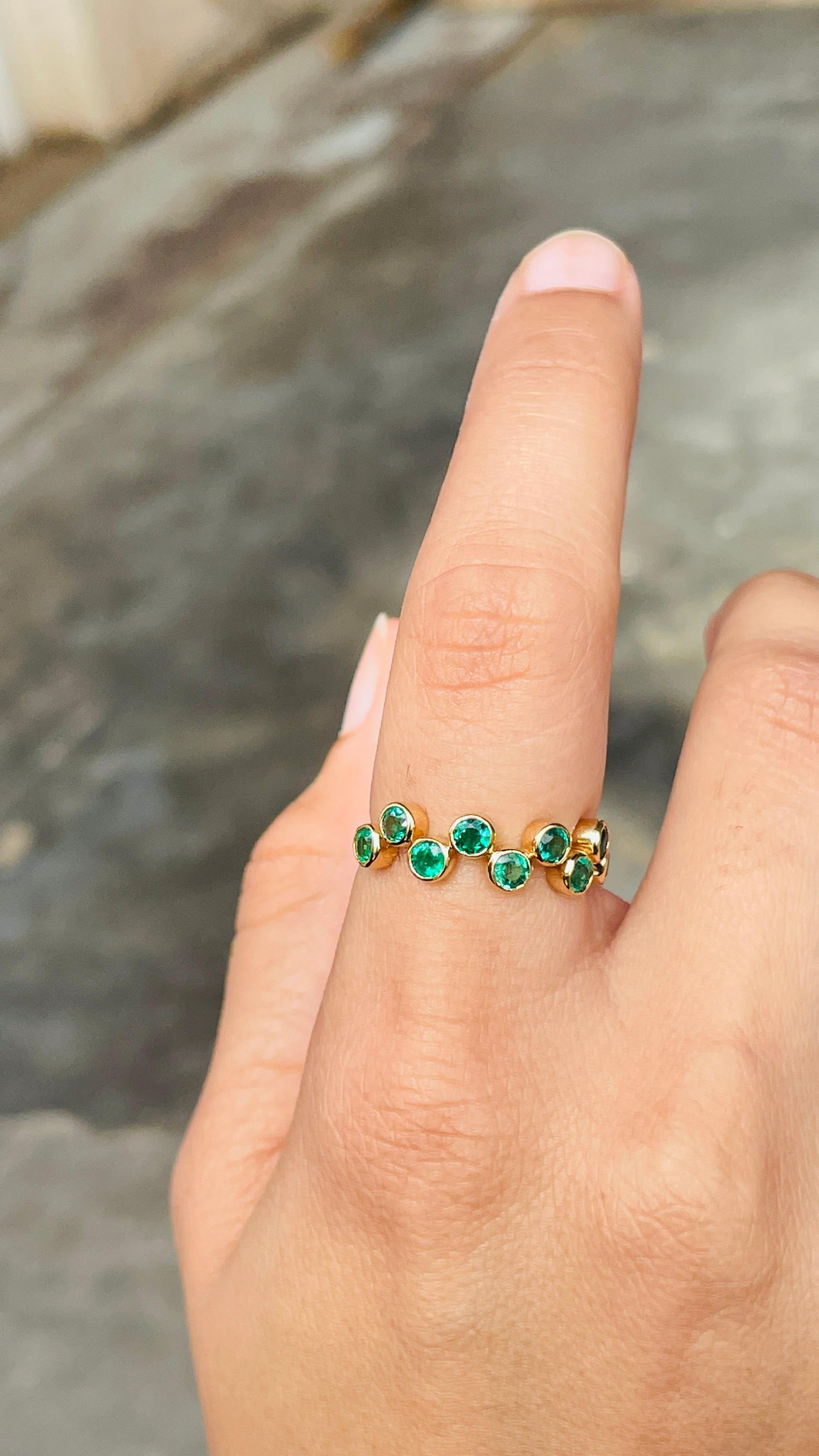 En vente :  Emerald May Birthstone Zig Zag Stacking Band Ring en or jaune massif 18k 3