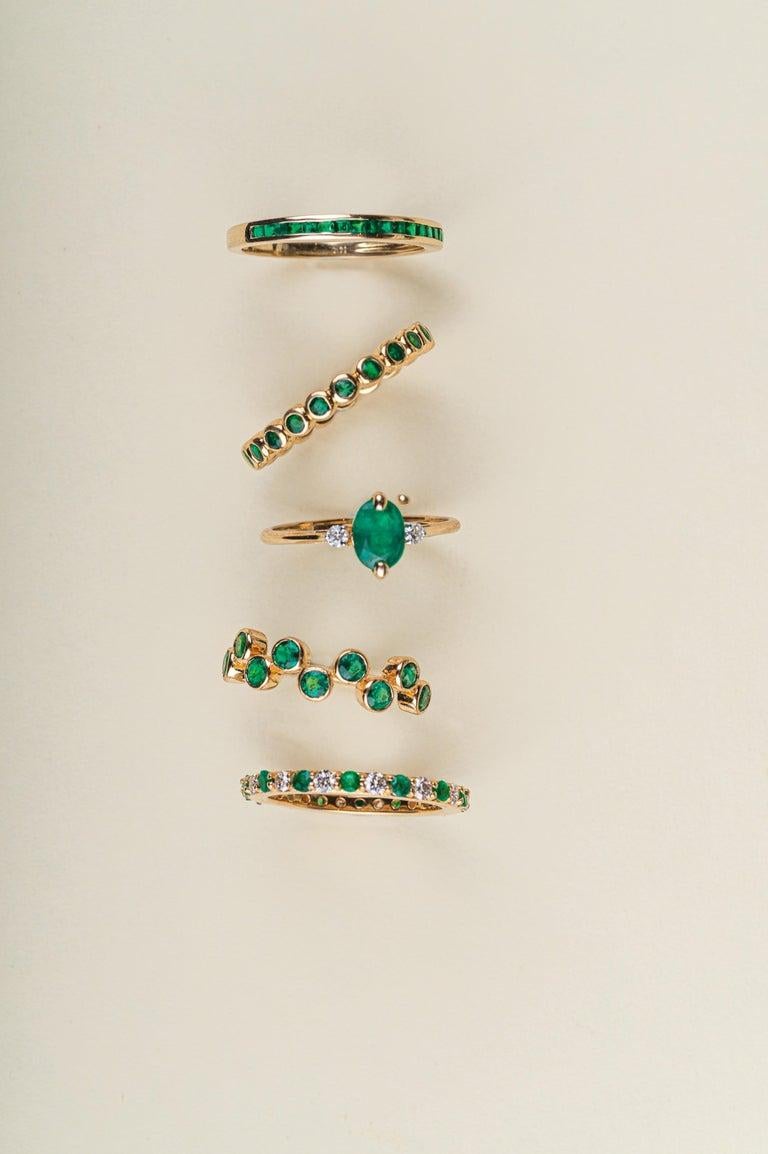 En vente :  Emerald May Birthstone Zig Zag Stacking Band Ring en or jaune massif 18k 8