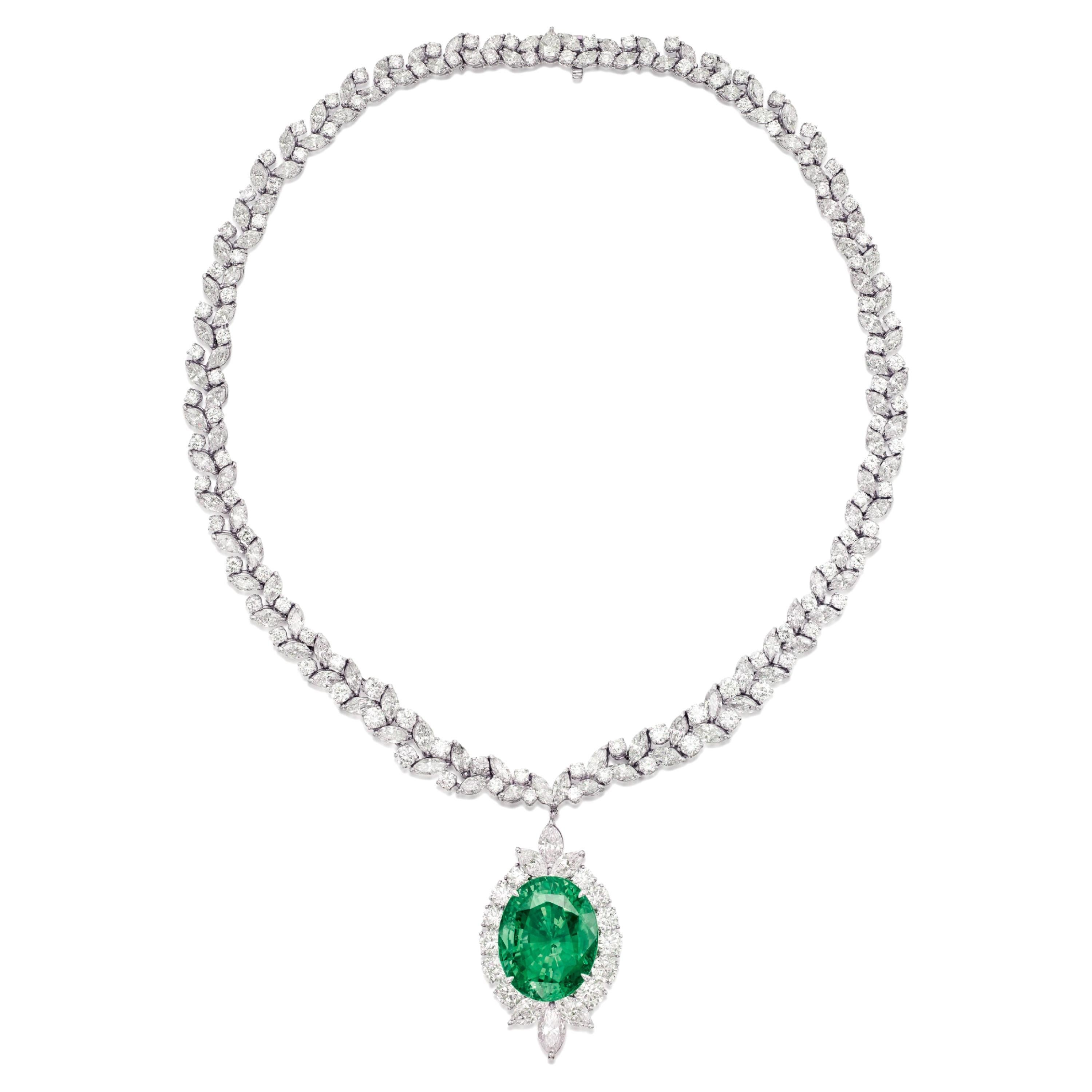 Contemporaneo Collana di diamanti con olio minore di smeraldo in vendita