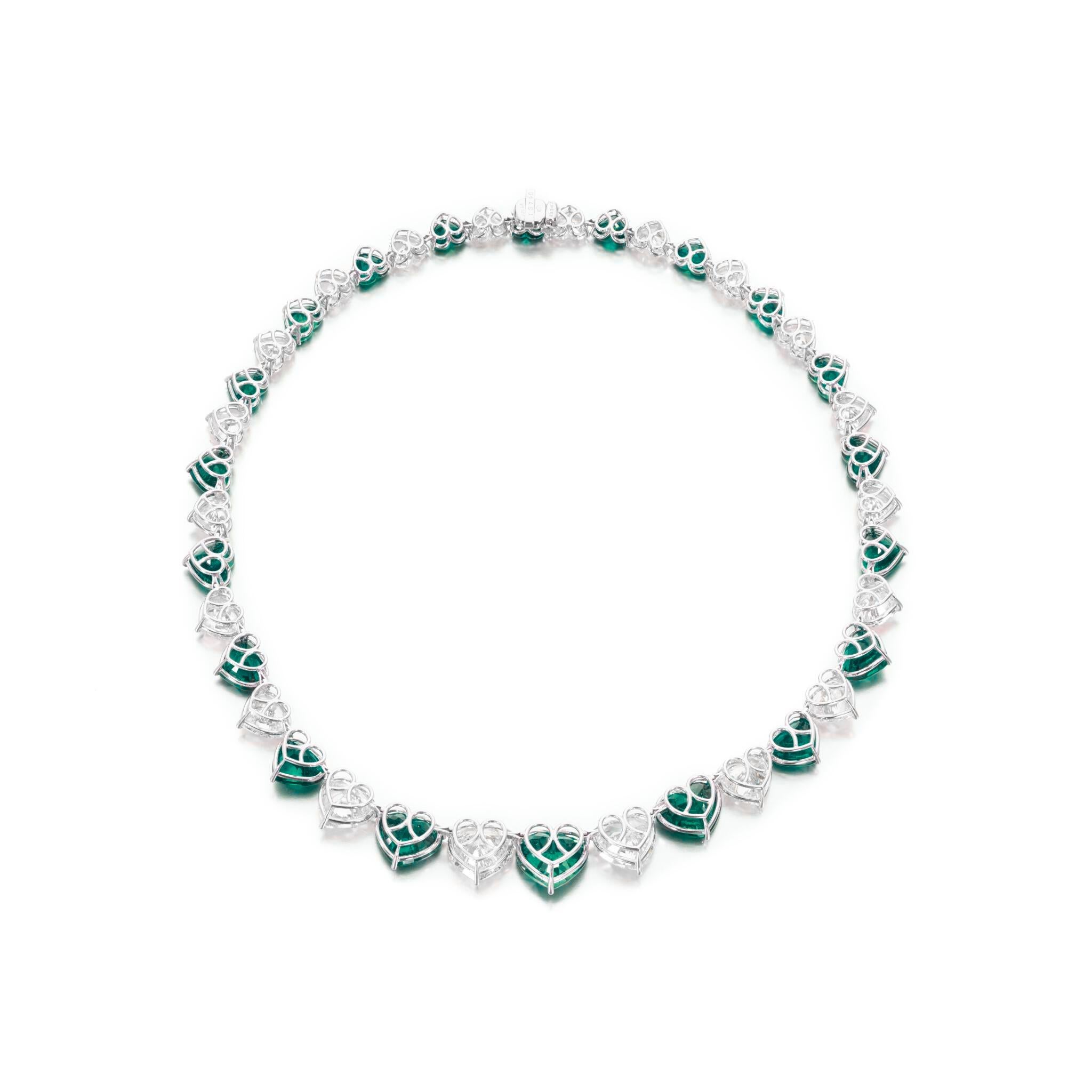 Cuore Collana di diamanti con olio minore di smeraldo in vendita