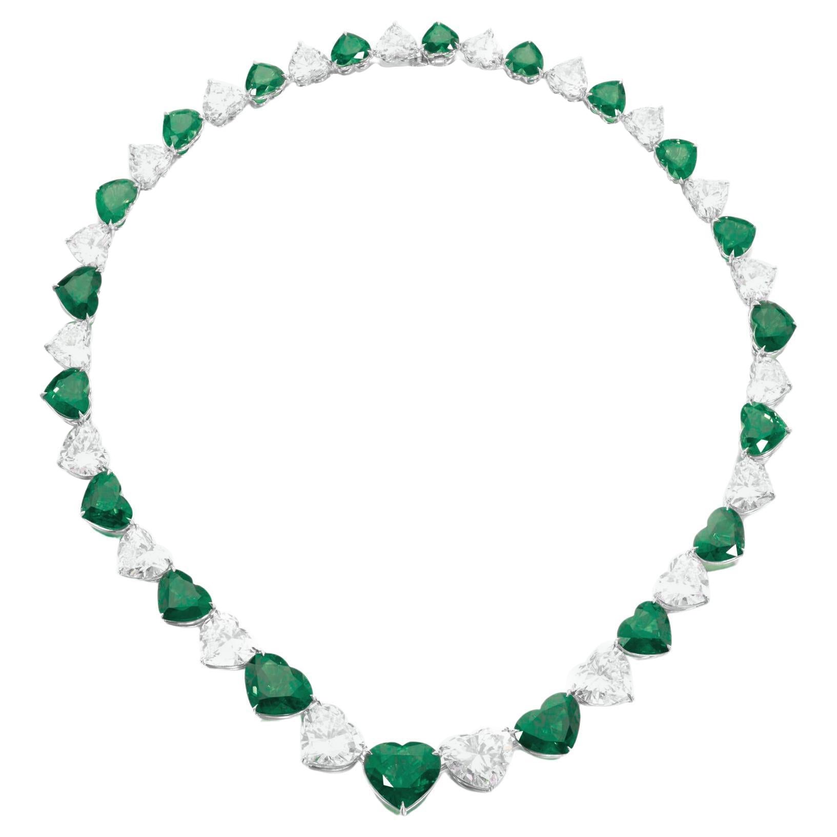 Collana di diamanti con olio minore di smeraldo in vendita
