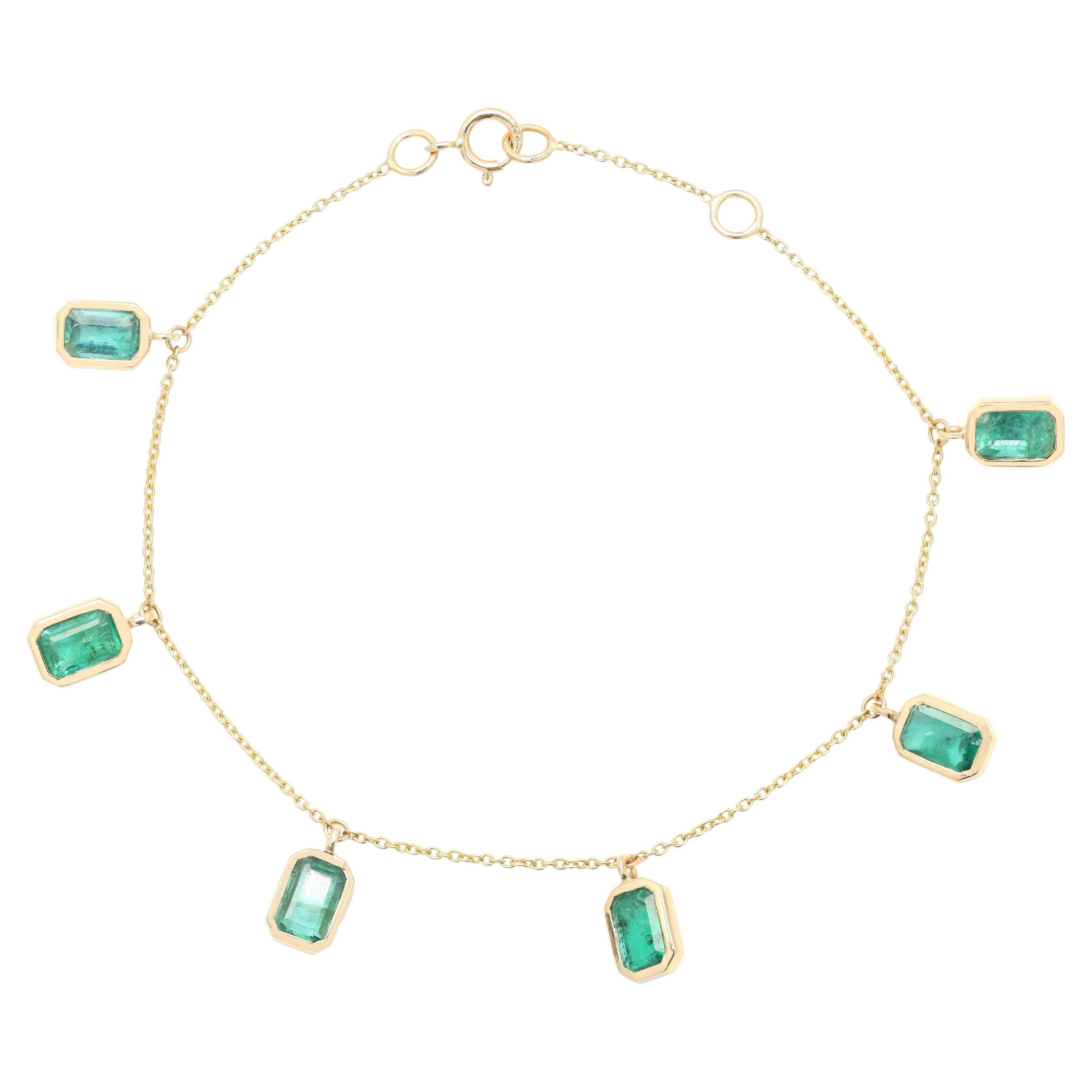 Emerald Modern Charm Bracelet in 18 Karat Yellow Gold For Sale