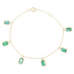 Emerald Modern Charm Bracelet in 18 Karat Yellow Gold