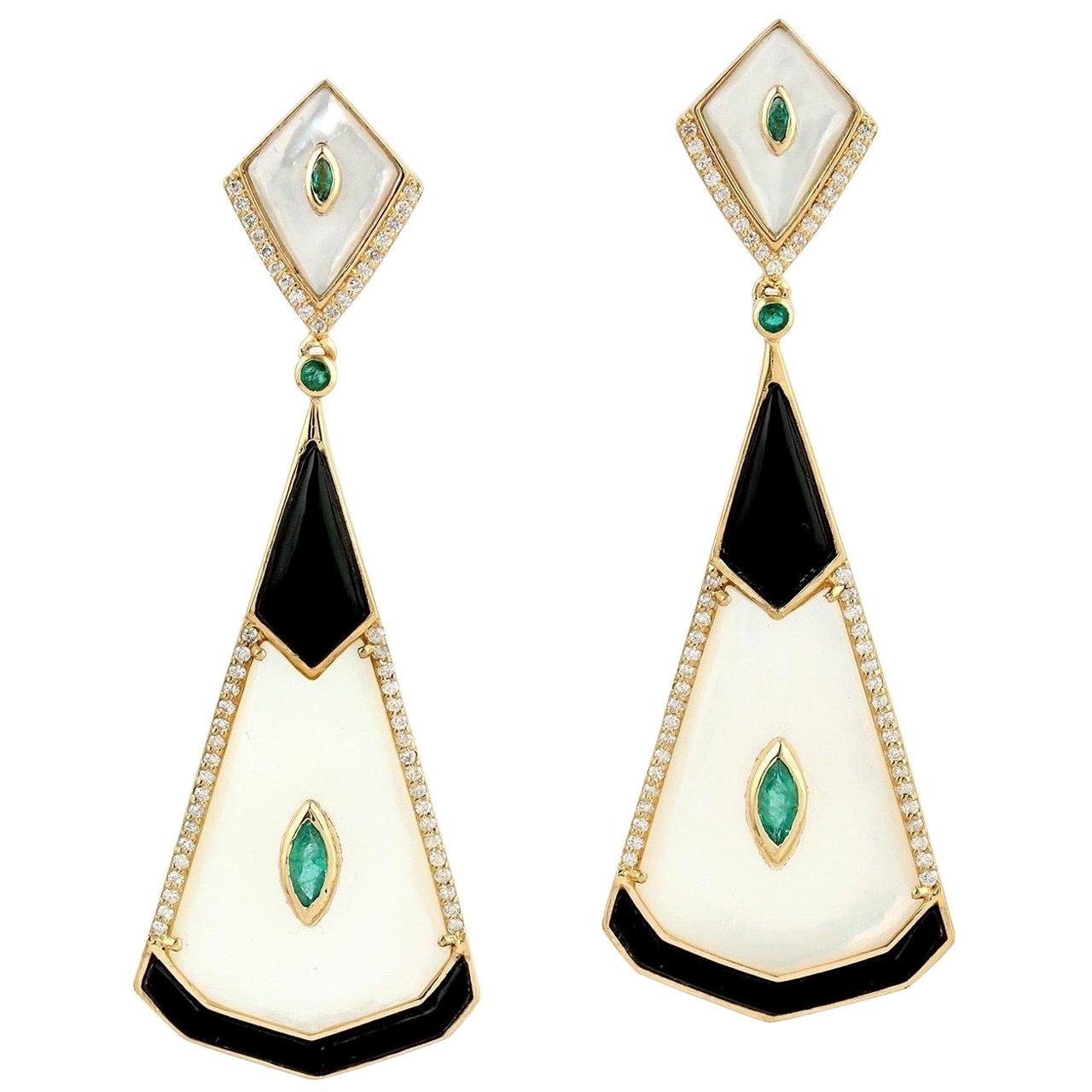Ohrringe aus 18 Karat Gold mit Smaragd, Perlmutt und Diamant