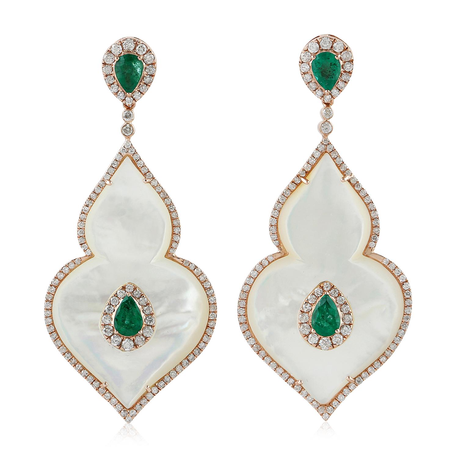 Smaragd-Perlmutt-Diamant-Ohrringe aus 18 Karat Gold (Gemischter Schliff) im Angebot