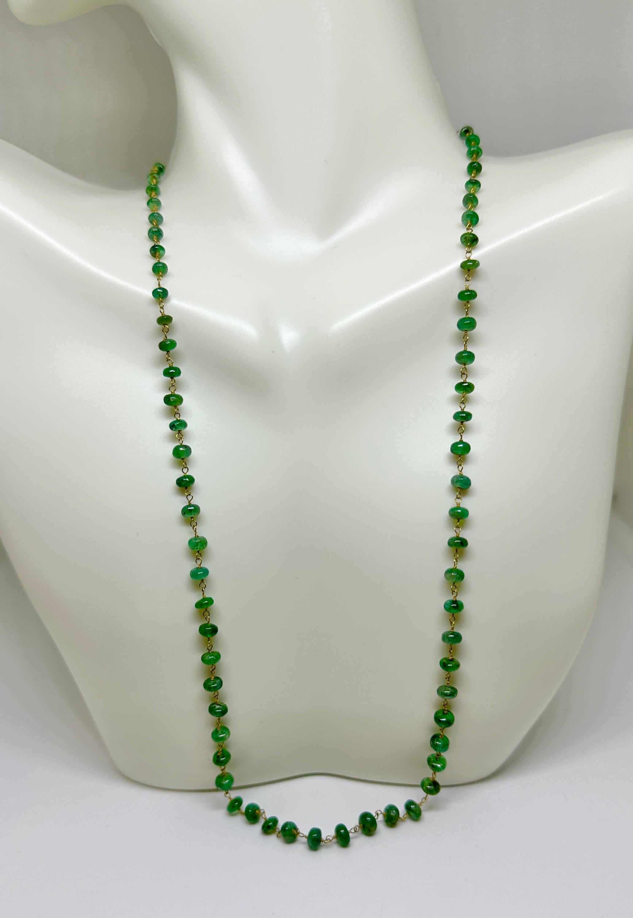 Perle Collier d'émeraudes naturelles en or jaune 14 carats de 18 pouces en vente