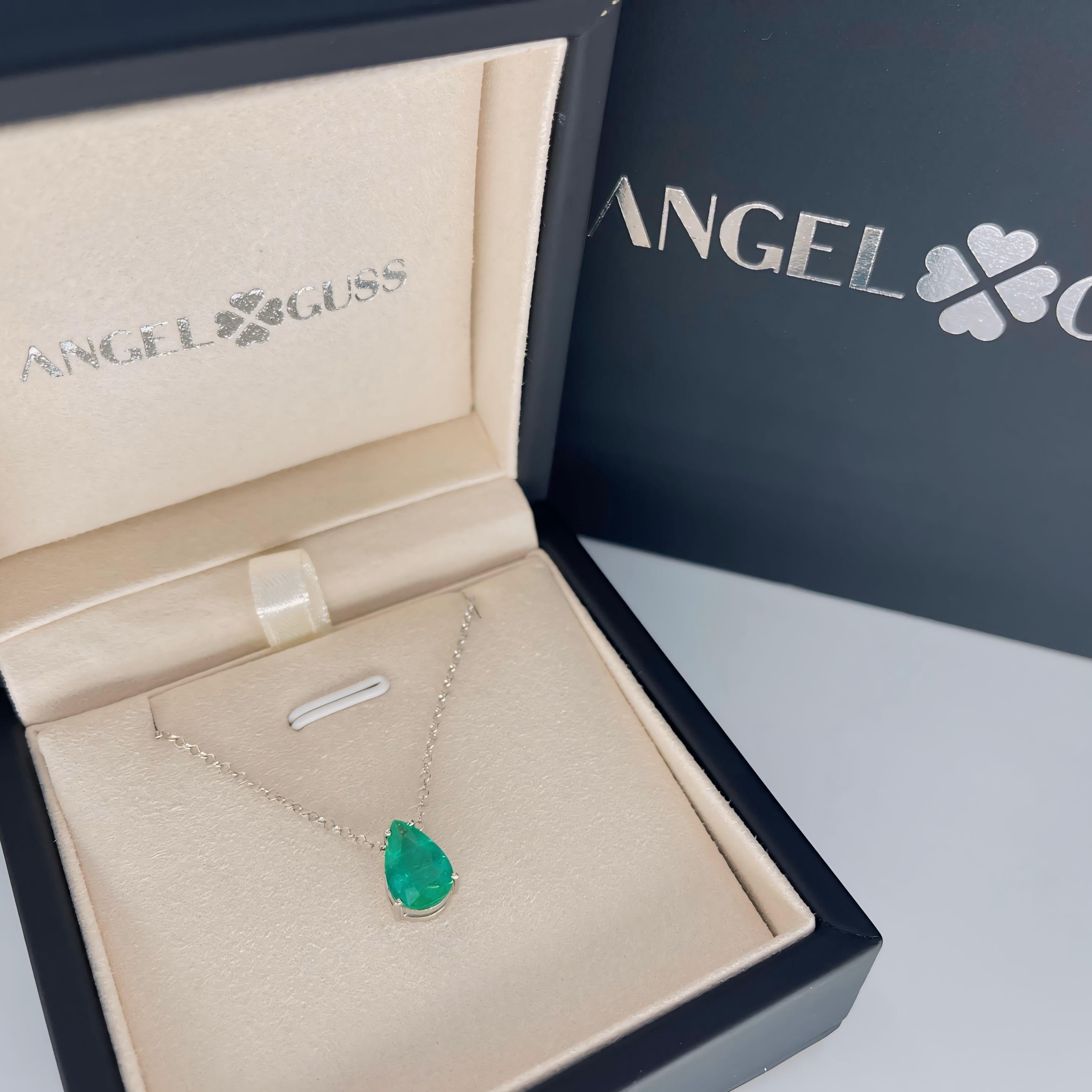  18K Solid White Gold 

Natural Emerald Gemstone: Pear Shape, Size 11.26 x 7.31 x 4.05mm, Weight 1.79 cts

Gross Weight: 2.8g

*The pendant comes with the chain

*The chain has two size adjustments

The Emeralds are from Brazil.

People have admired
