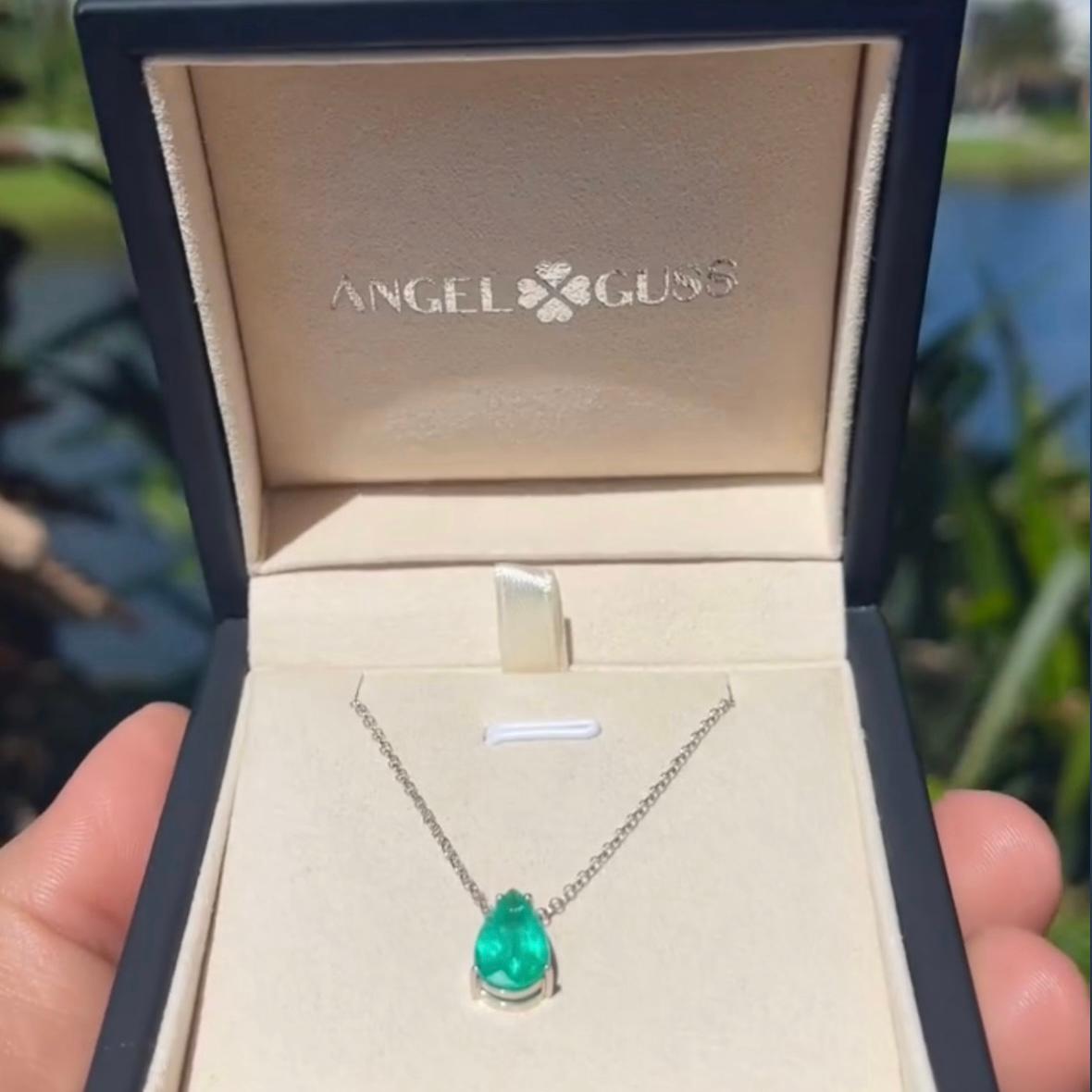 Collier d'émeraudes en or massif 18K - forme poire en vente 2