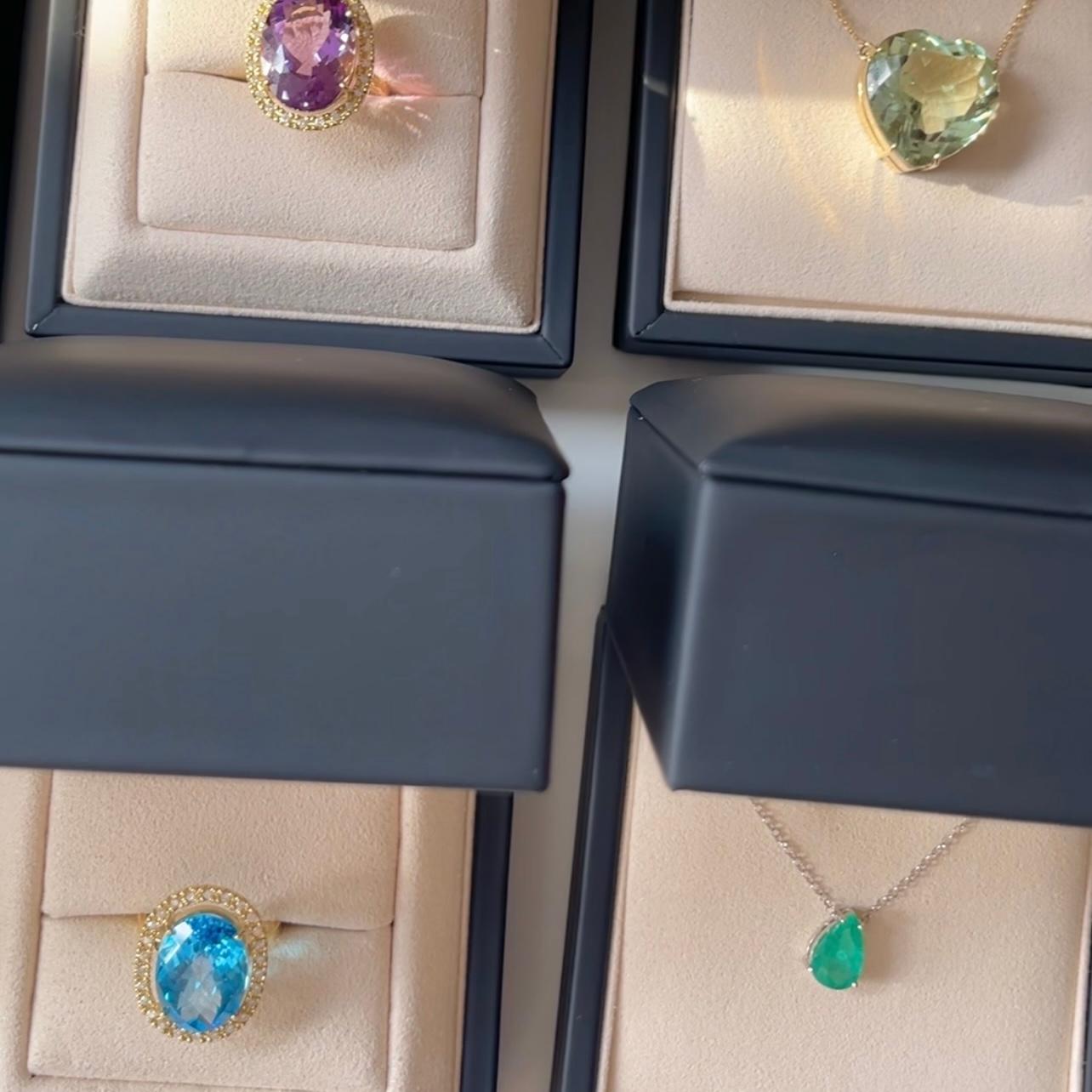 Collier d'émeraudes en or massif 18K - forme poire en vente 3