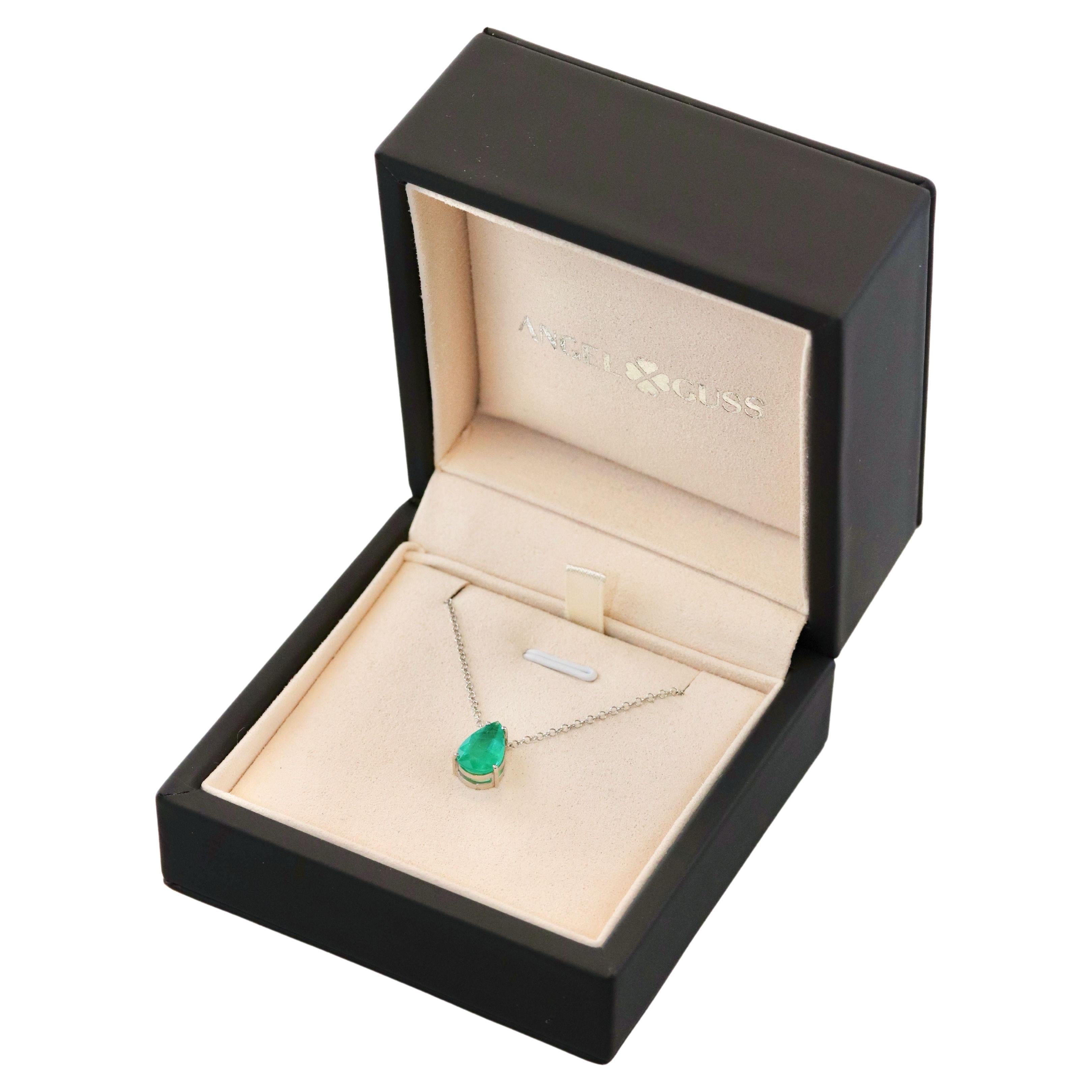 Emerald Necklace 18K Solid Gold - Pear Shape  For Sale