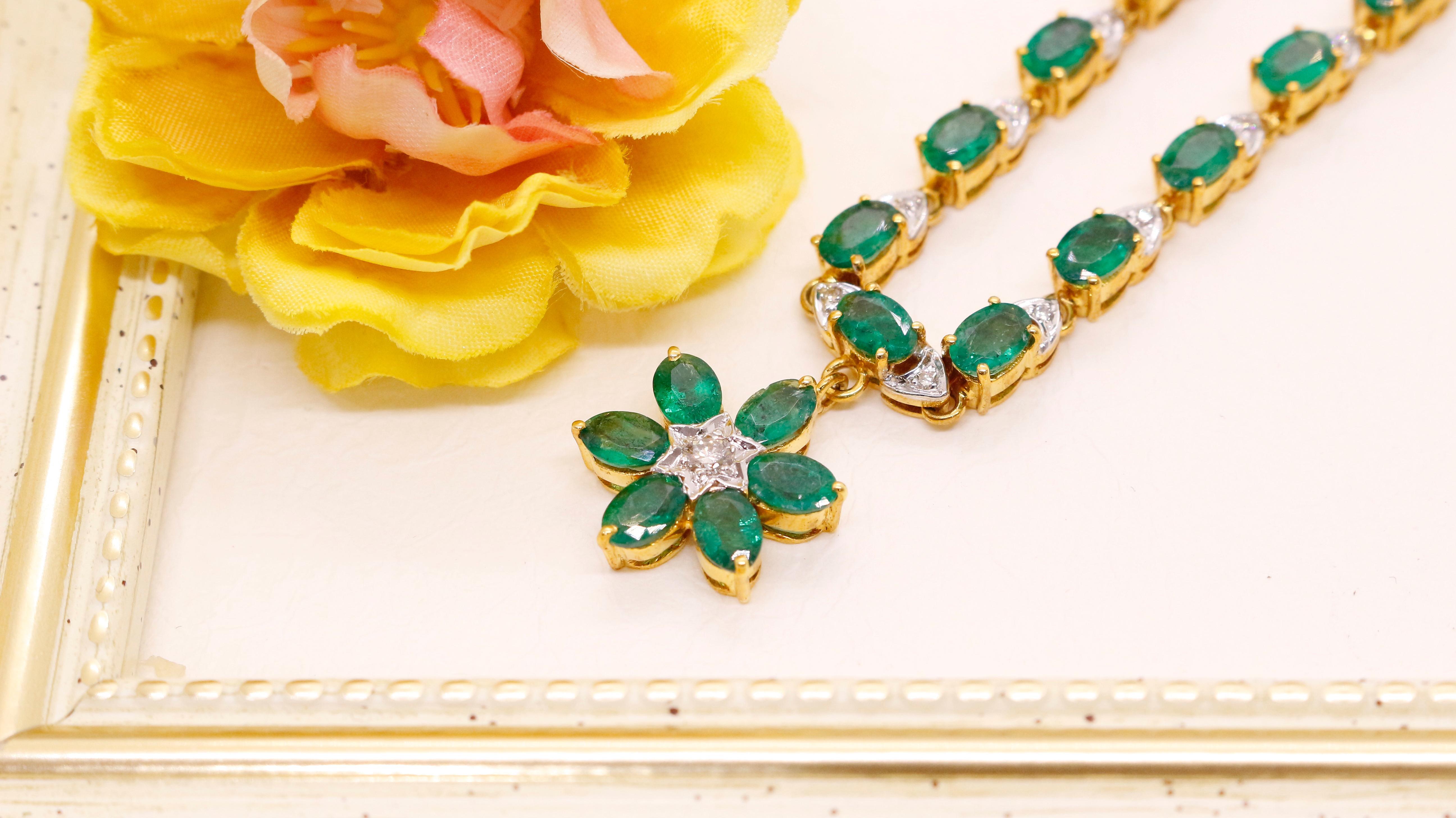 Emerald Cut Emerald Necklace For Sale