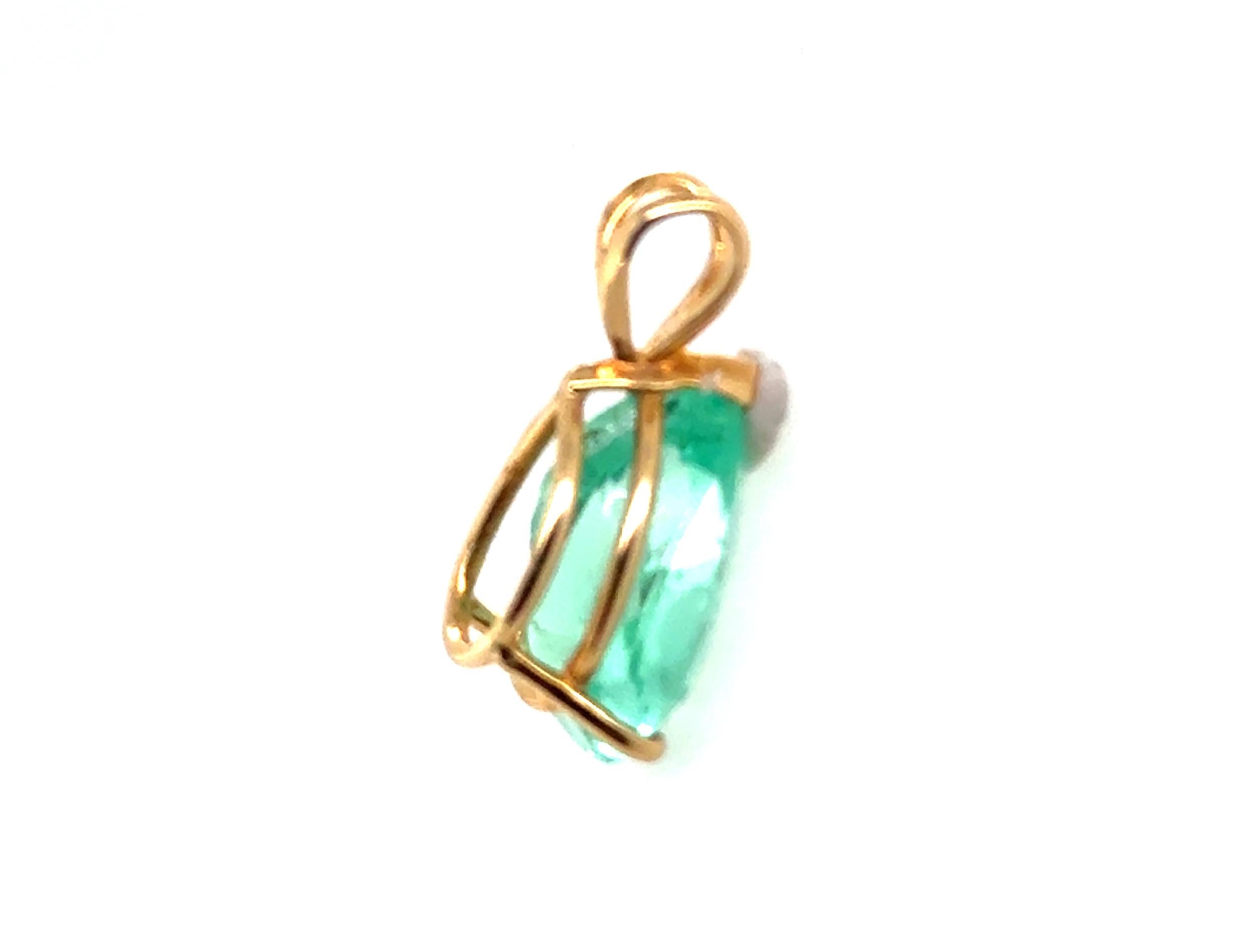 Taille poire Collier pendentif émeraude perle 7 carats or jaune 14 carats pierre de naissance 7 carats en vente