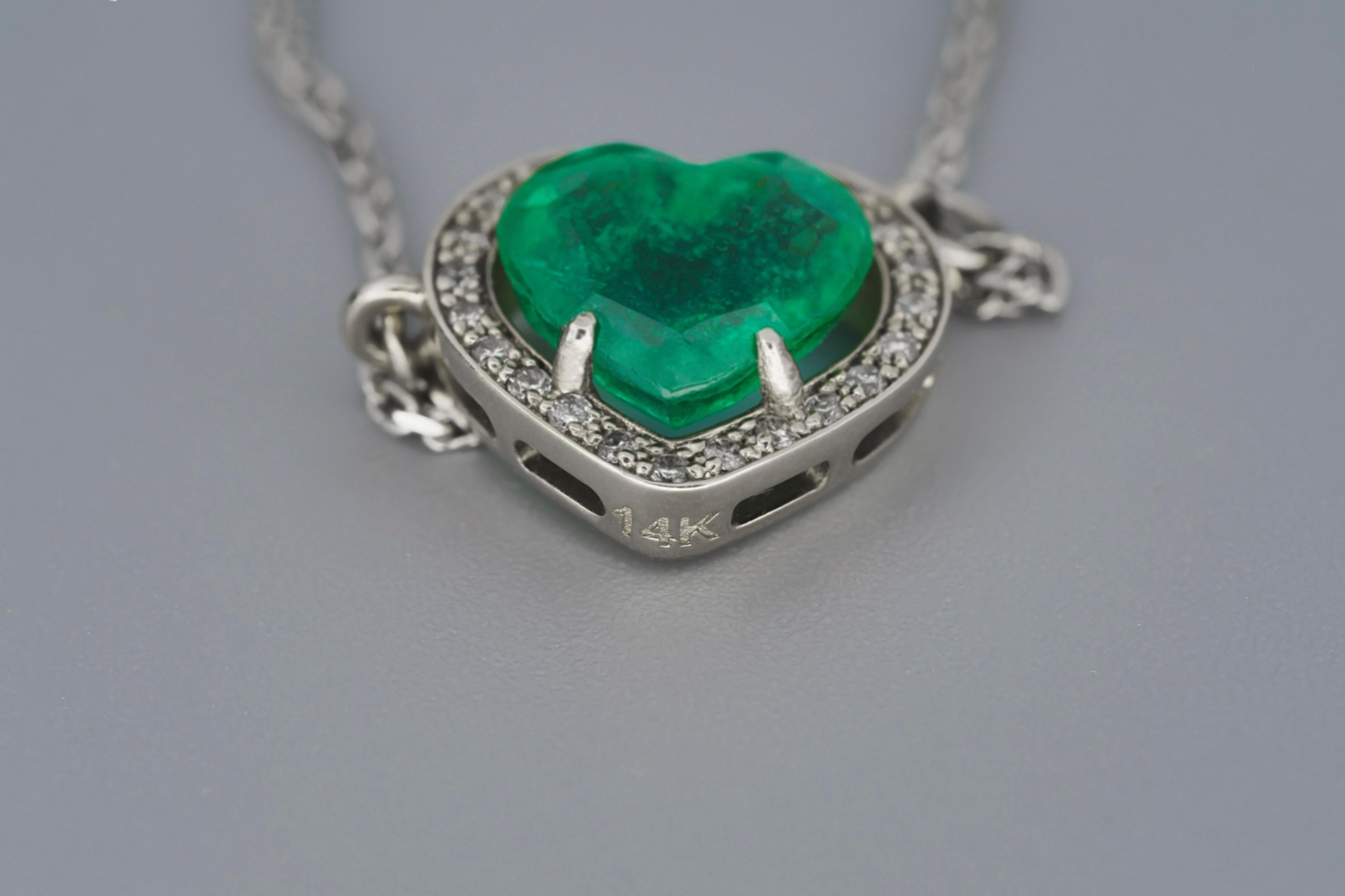 Heart Cut Emerald Necklace Pendant in 14 Karat Gold, Emerald Heart Pendant For Sale