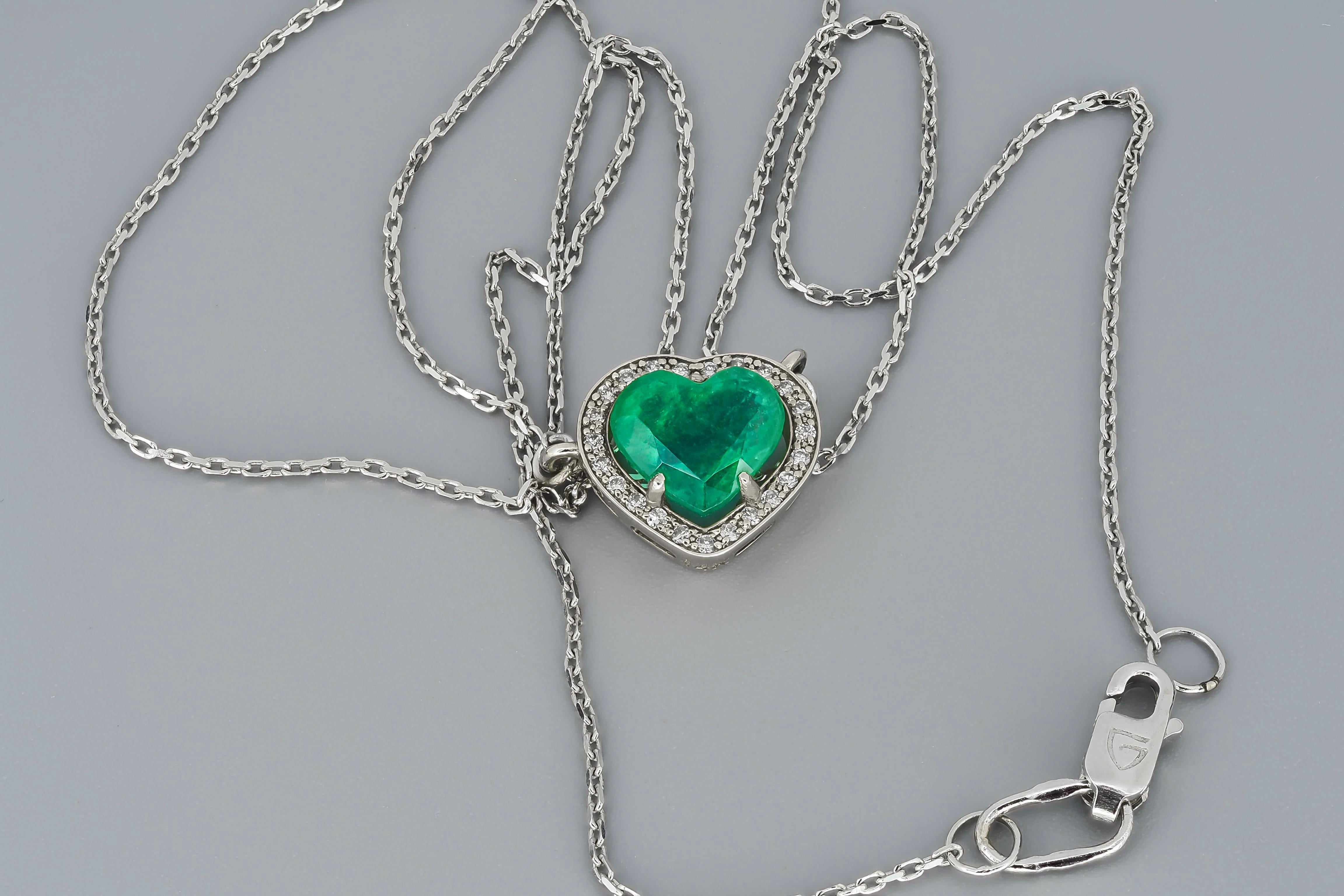 Emerald Necklace Pendant in 14 Karat Gold, Emerald Heart Pendant In New Condition For Sale In Istanbul, TR