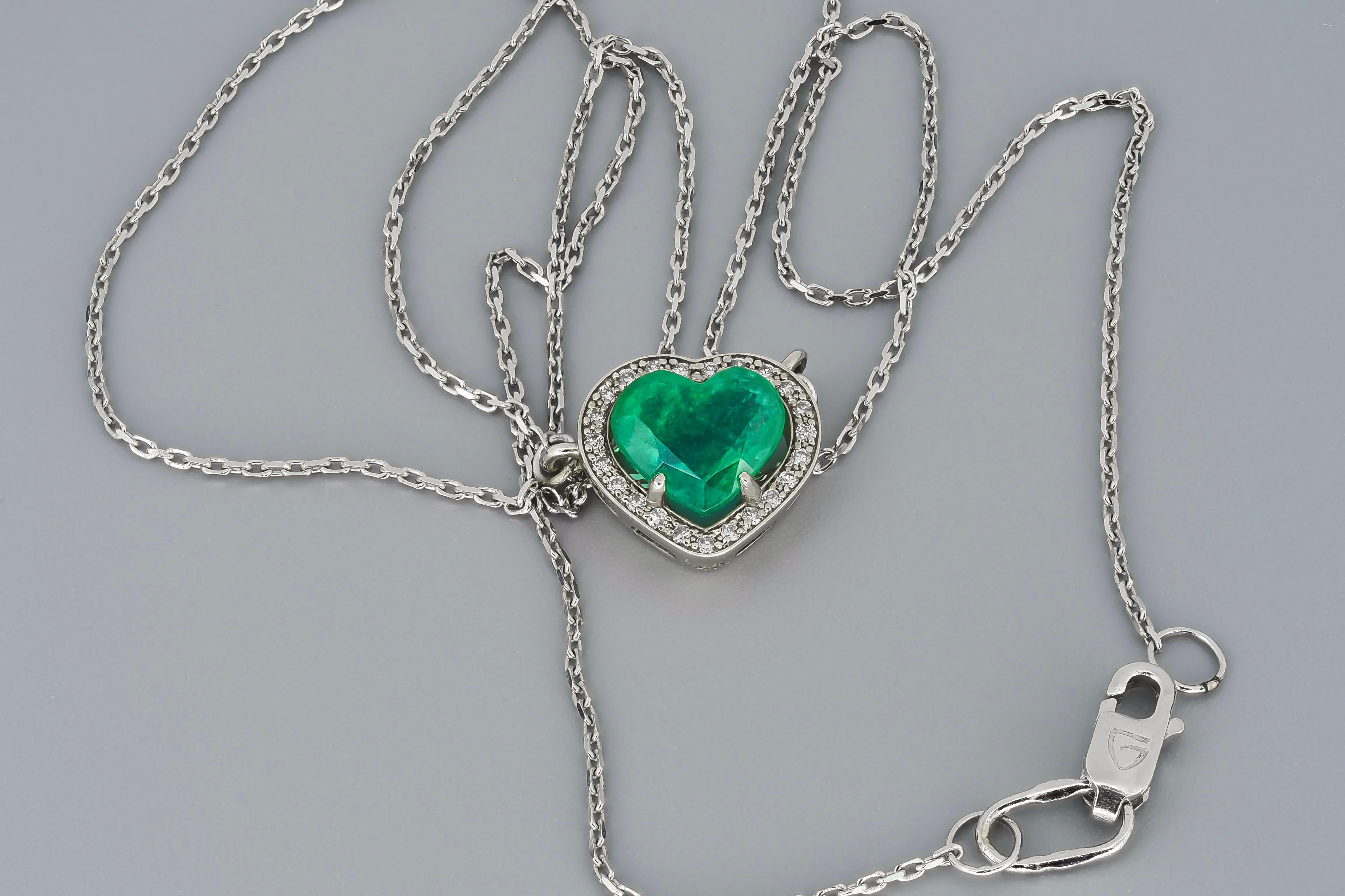 Collana di smeraldi a forma di cuore in vendita 2
