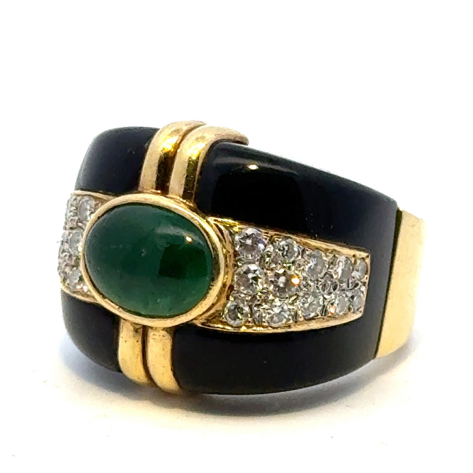 Emerald Onyx Diamond 18 Karat Yellow Gold Contemporary Vintage Cocktail Ring In Good Condition For Sale In Boca Raton, FL