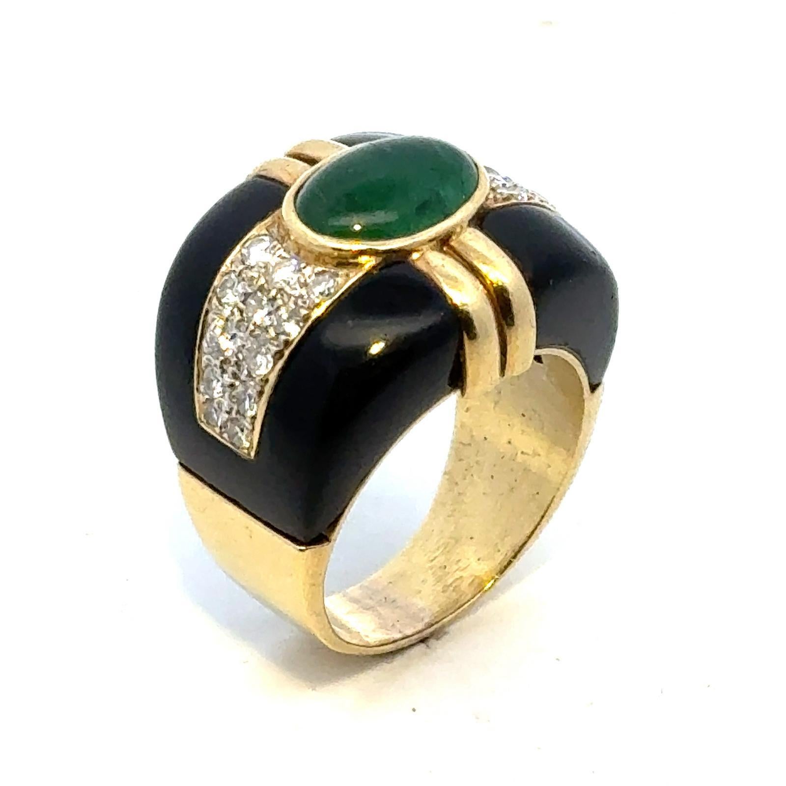 Emerald Onyx Diamond 18 Karat Yellow Gold Contemporary Vintage Cocktail Ring For Sale 1