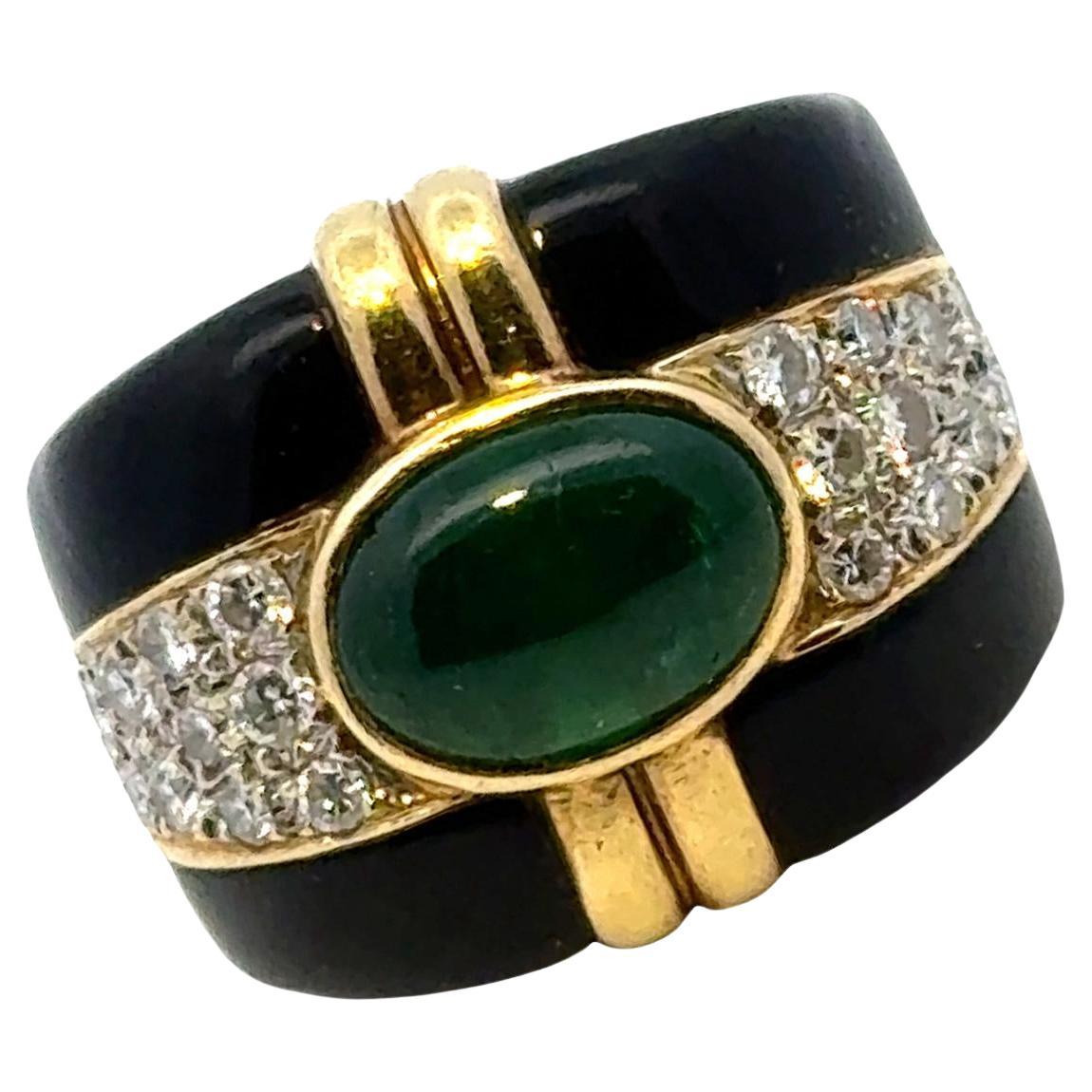 Emerald Onyx Diamond 18 Karat Yellow Gold Contemporary Vintage Cocktail Ring For Sale