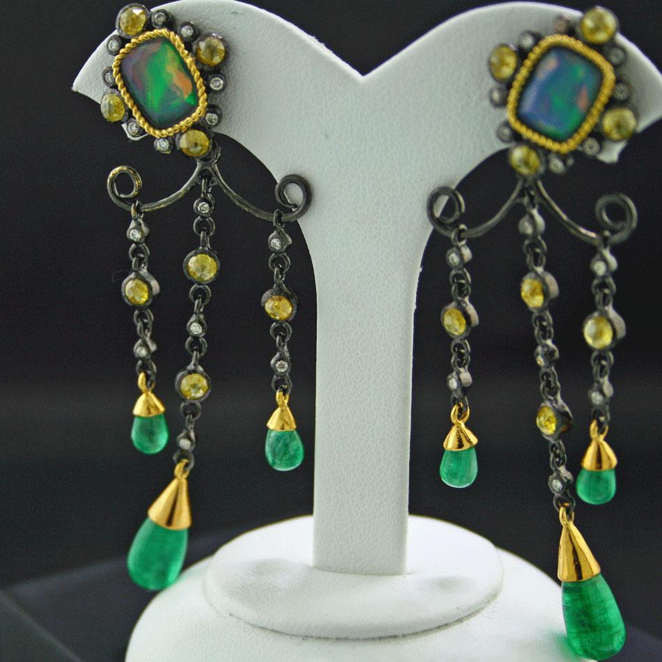 Smaragd Äthiopischer Opal Ohrringe mit 3,80 Karat Diamanten in Kronleuchterform UNIQUE (Moderne) im Angebot