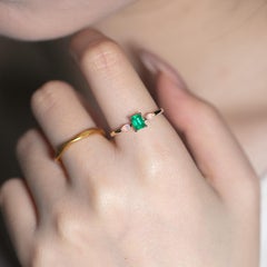 Anello di fidanzamento con smeraldo e opale in oro giallo 14K