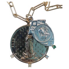 Halskette mit Smaragd, Opal und Medaillon, Französisch J Dauphin, Französisch, Französisch
