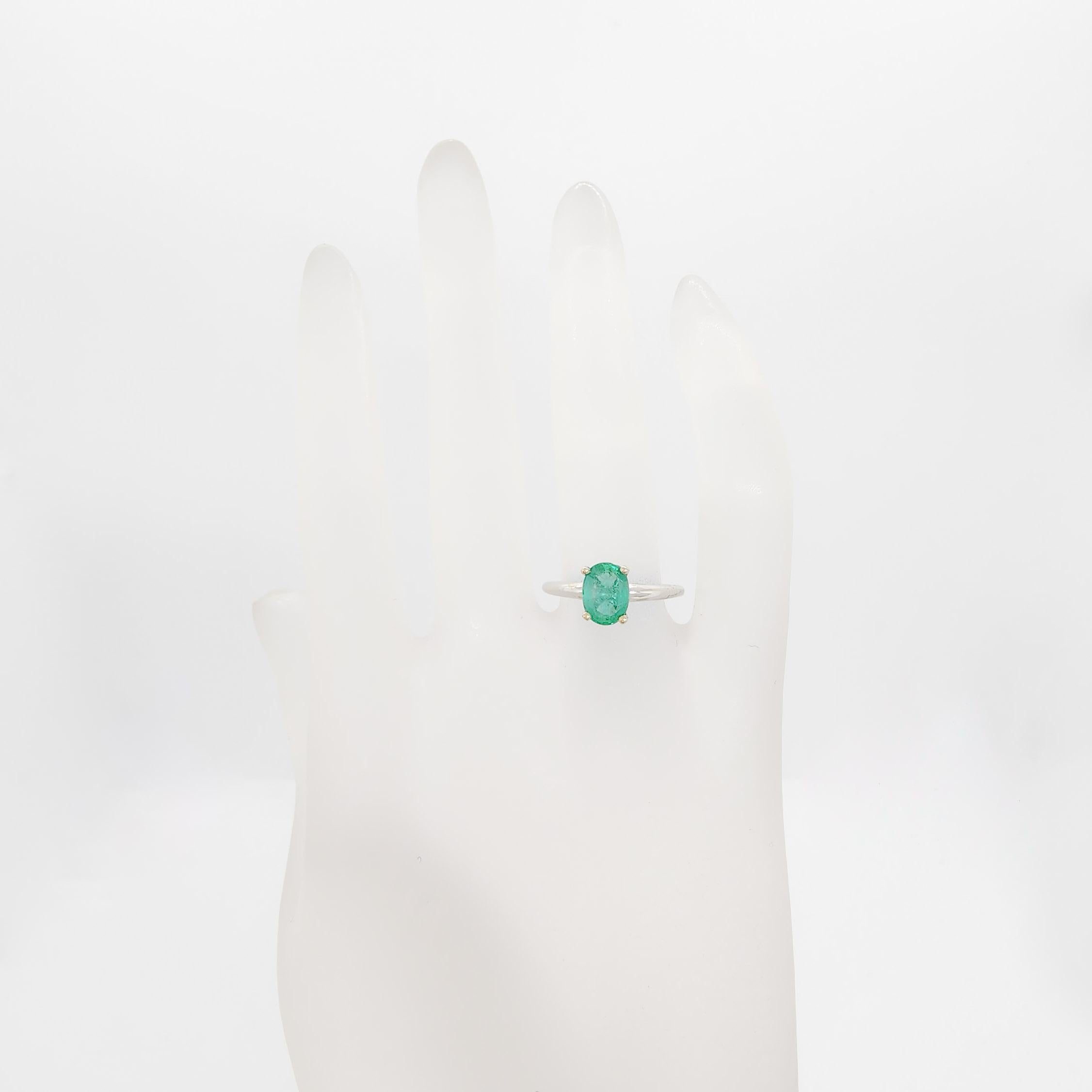 Emerald Oval and 14k White Gold Ring In New Condition For Sale In Los Angeles, CA