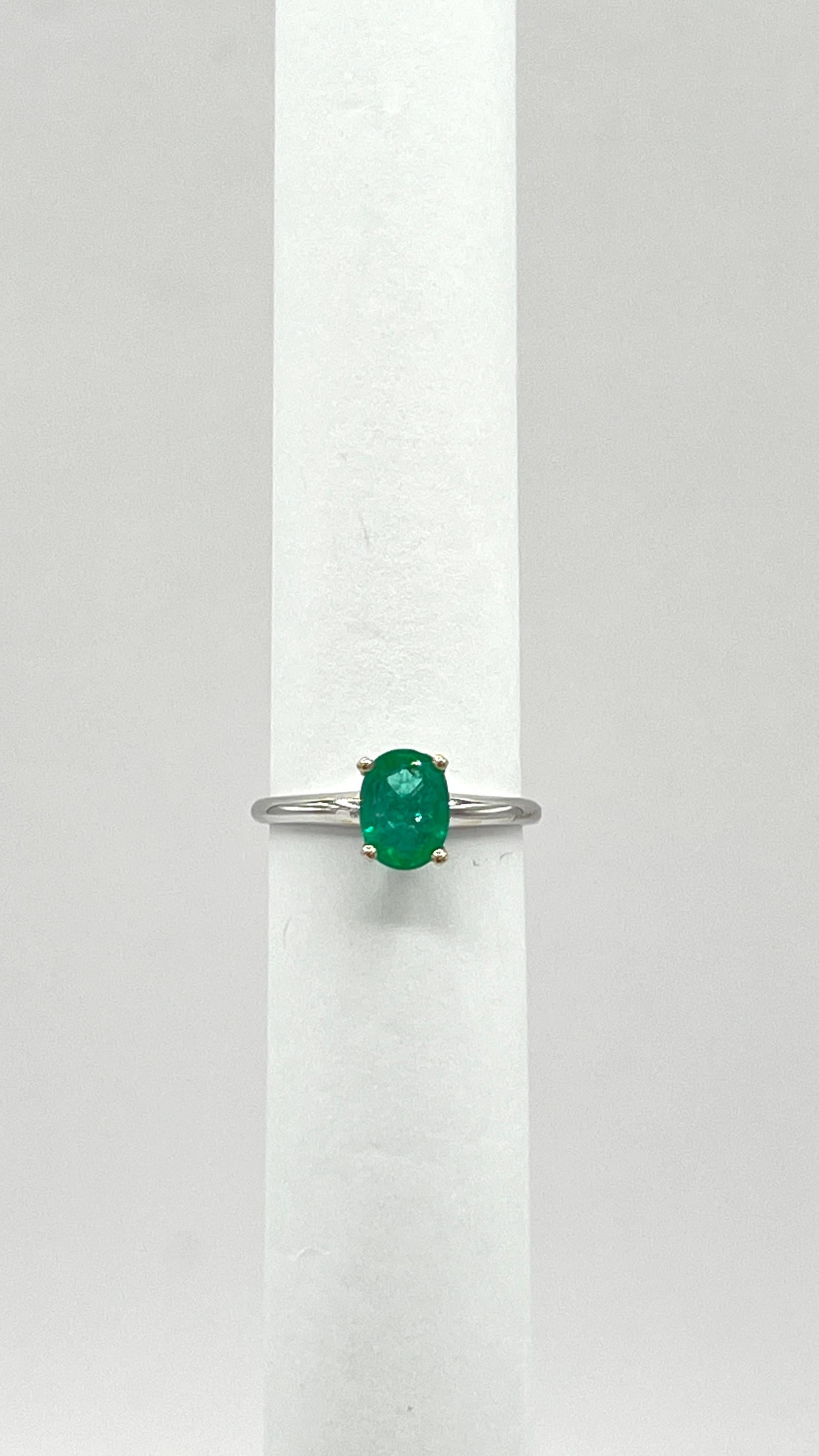 Women's or Men's Emerald Oval and 14k White Gold Ring For Sale