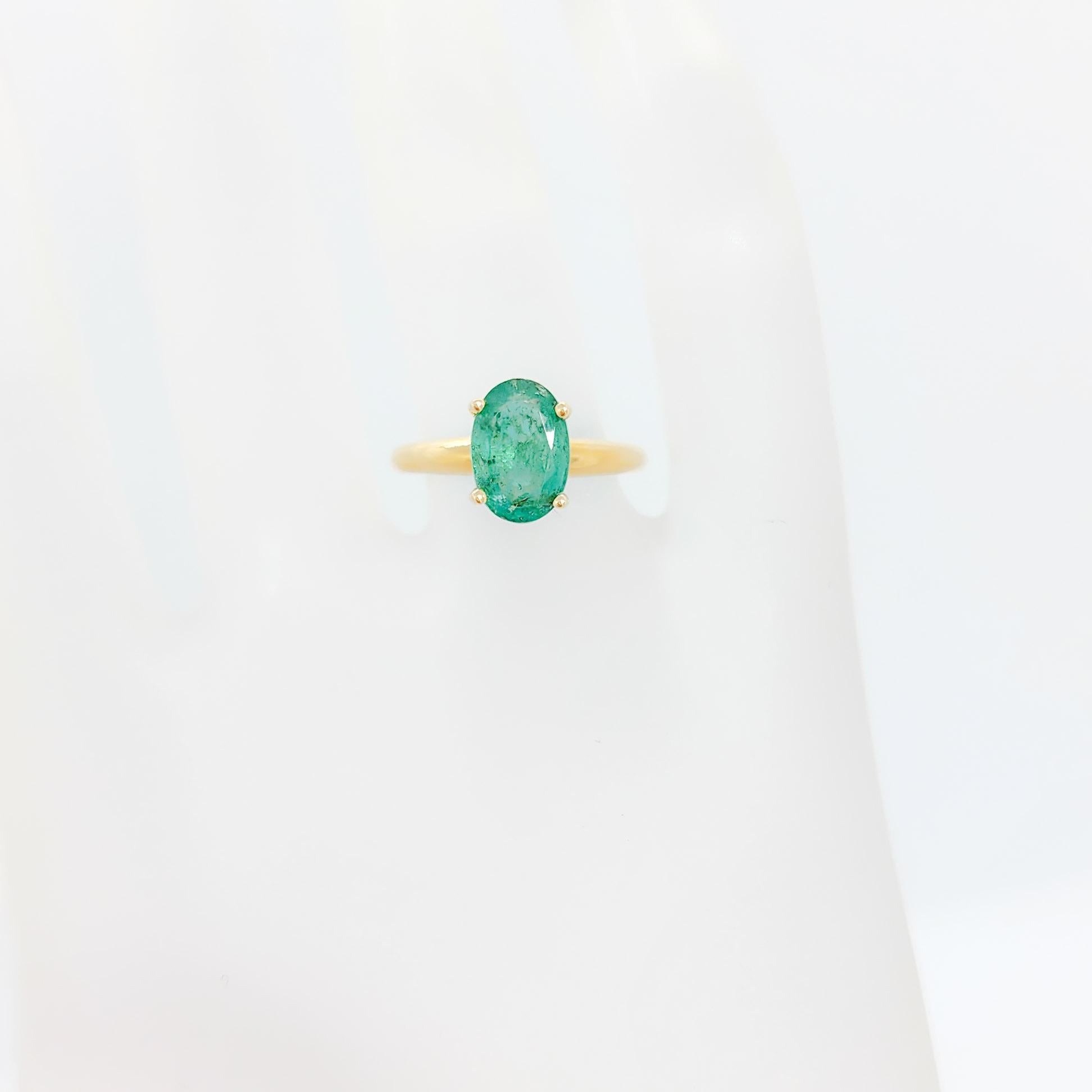 Women's or Men's Emerald Oval and 14k Yellow Gold Ring For Sale